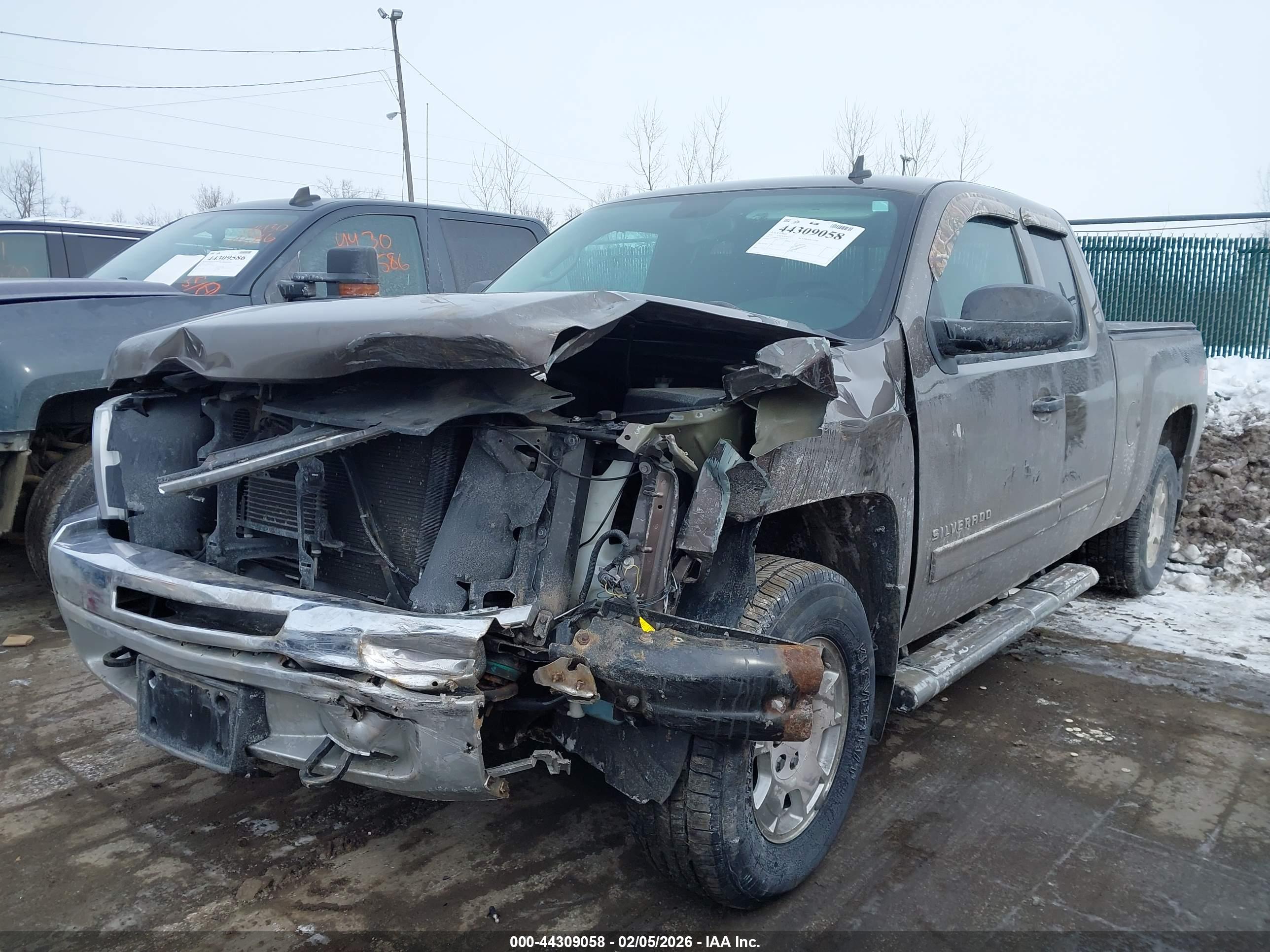 CHEVROLET SILVERADO image 2
