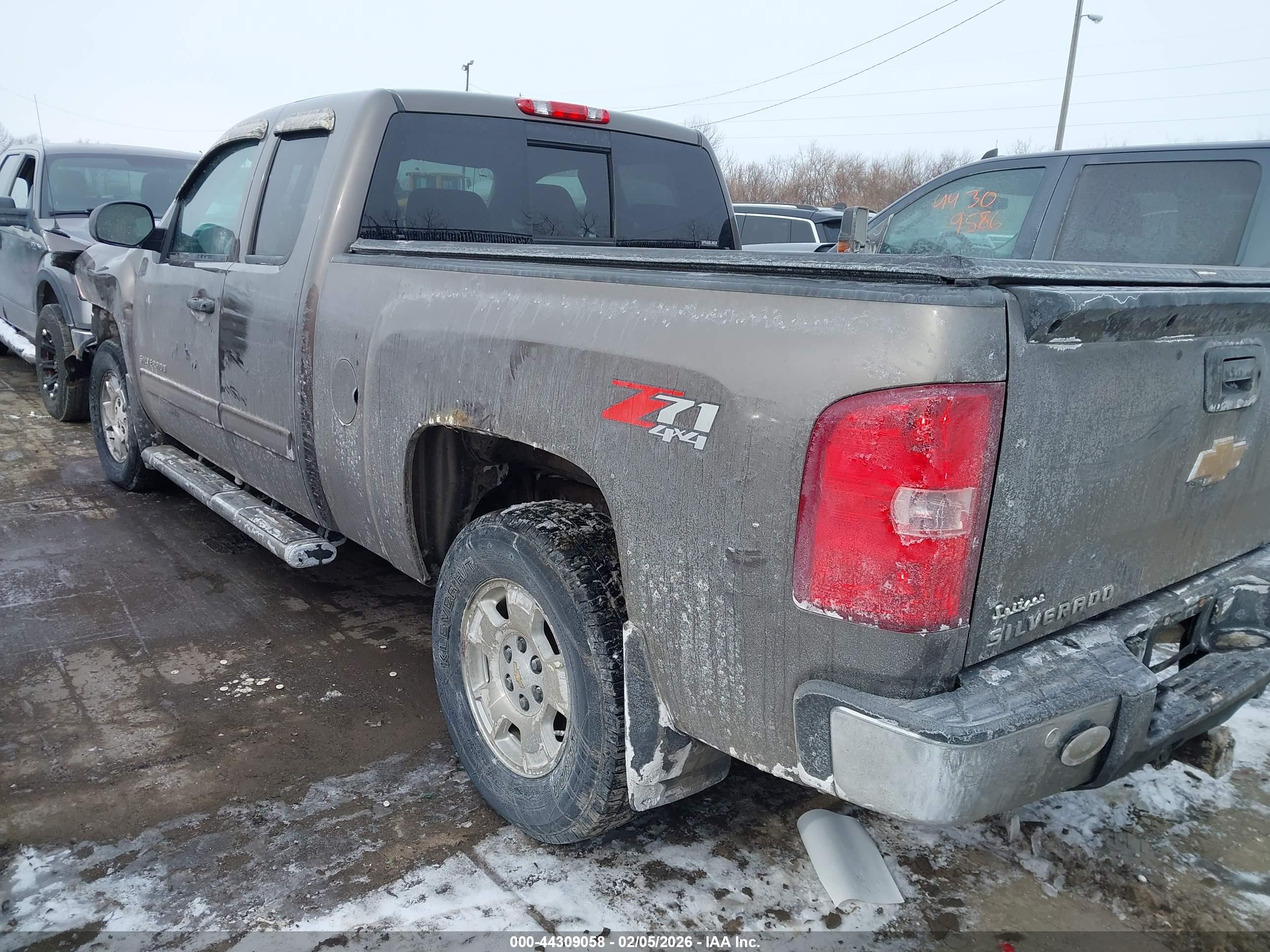 CHEVROLET SILVERADO image 3