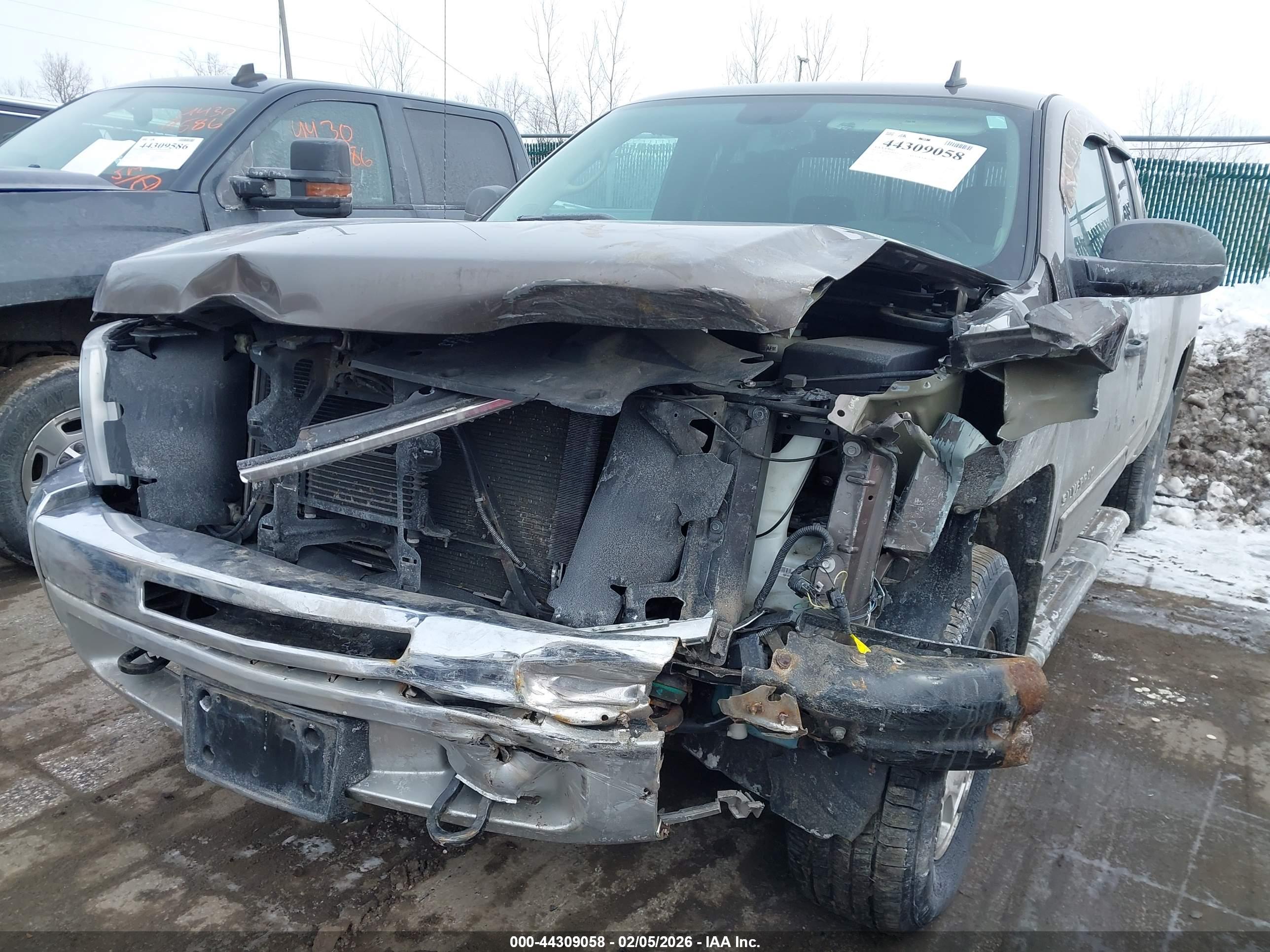 CHEVROLET SILVERADO image 6