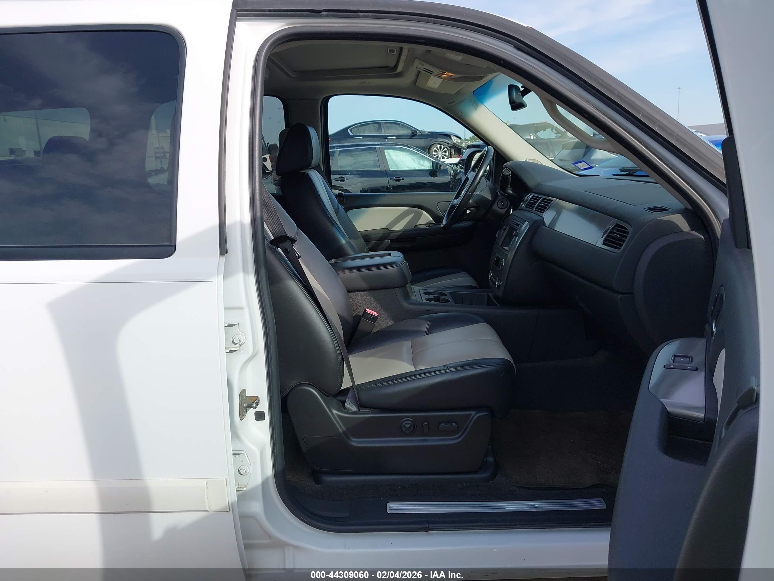 CHEVROLET TAHOE image 5