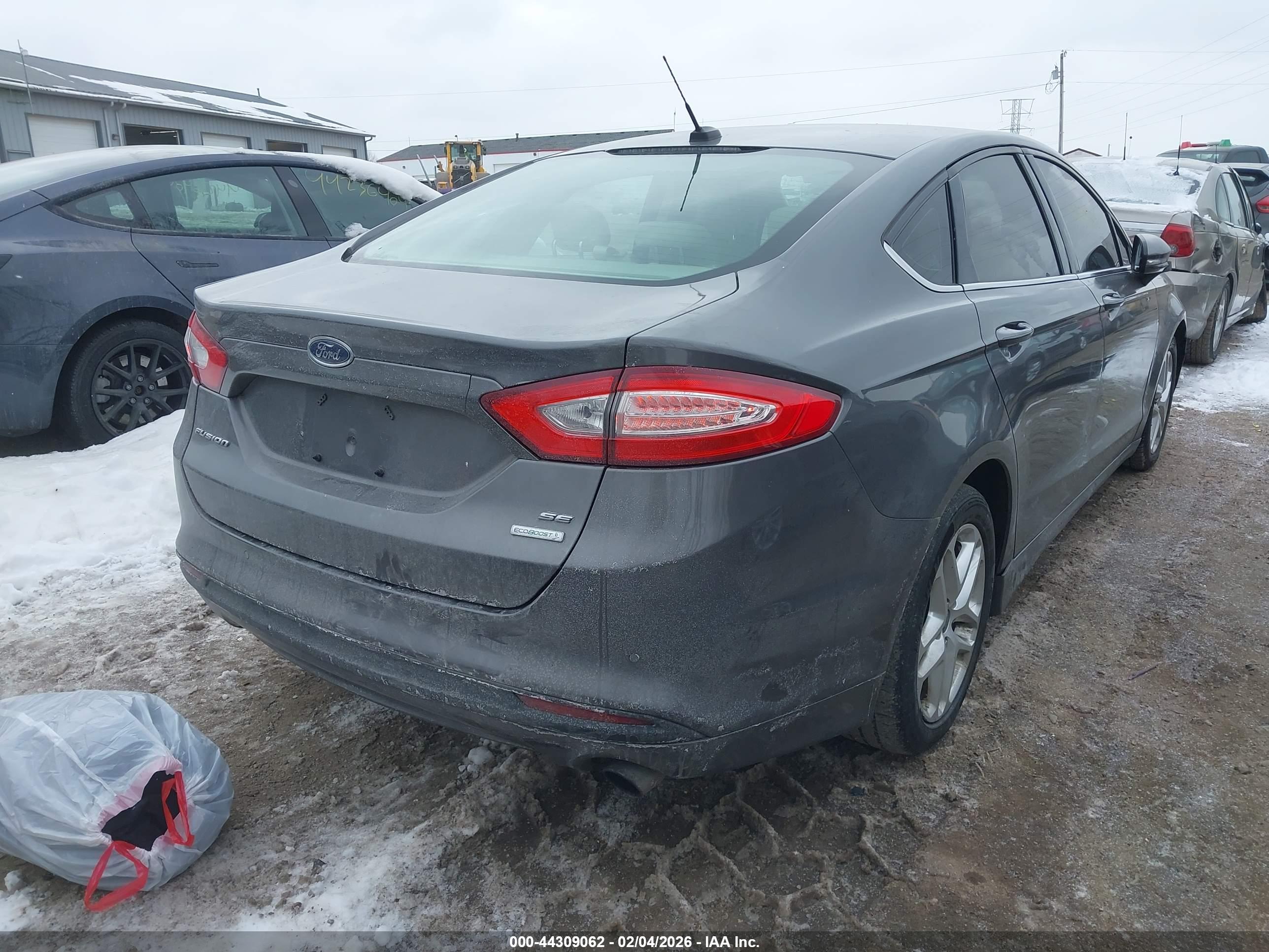 FORD FUSION image 4