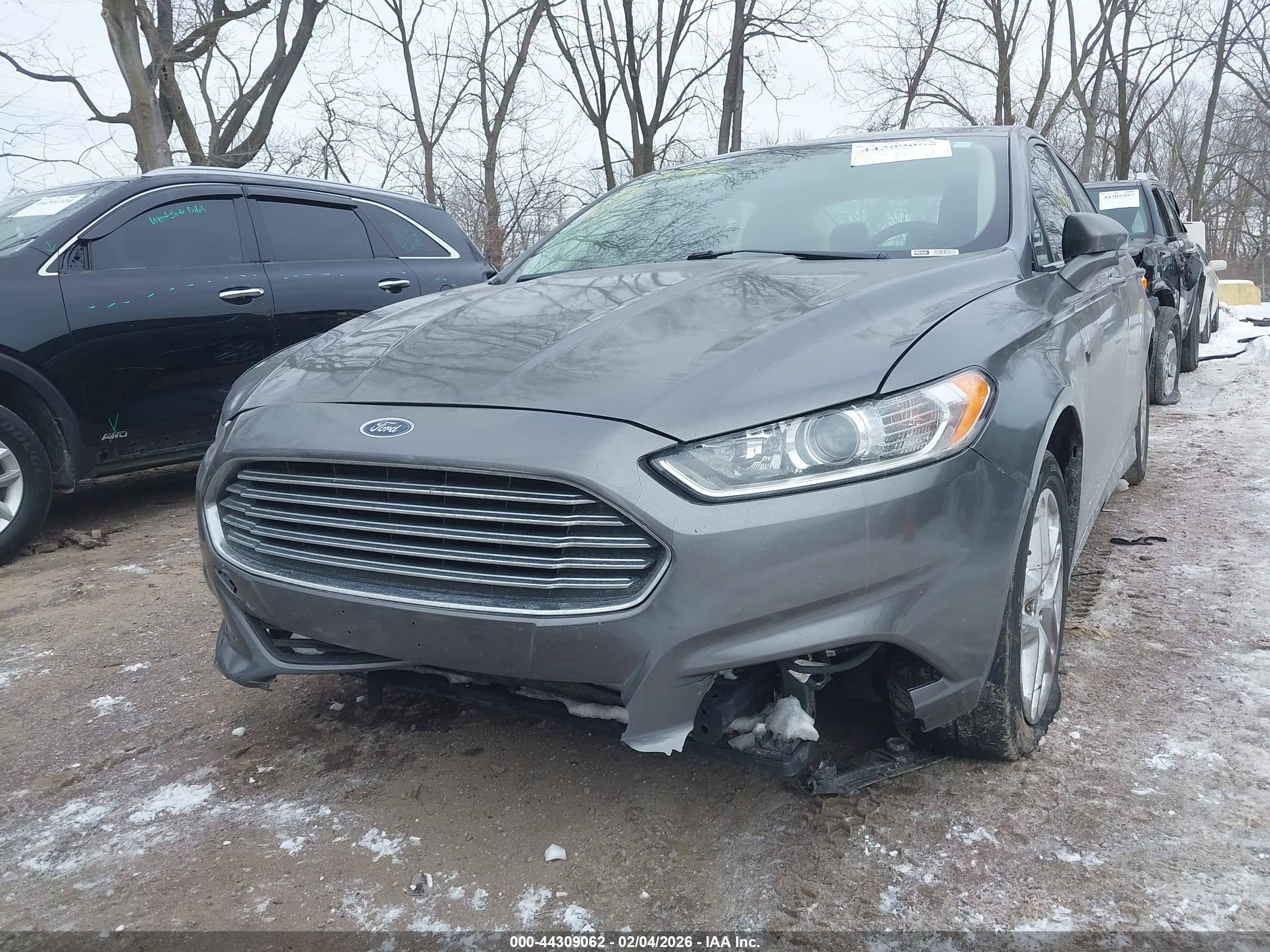 FORD FUSION image 6