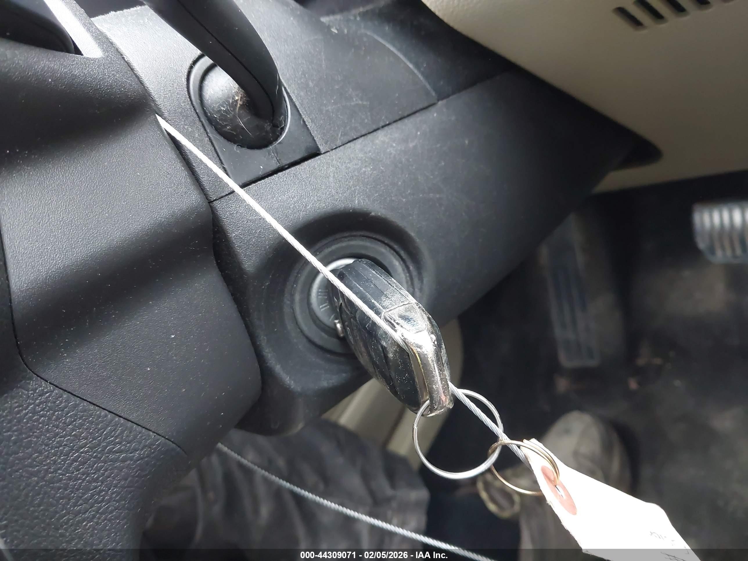 FORD FUSION image 11