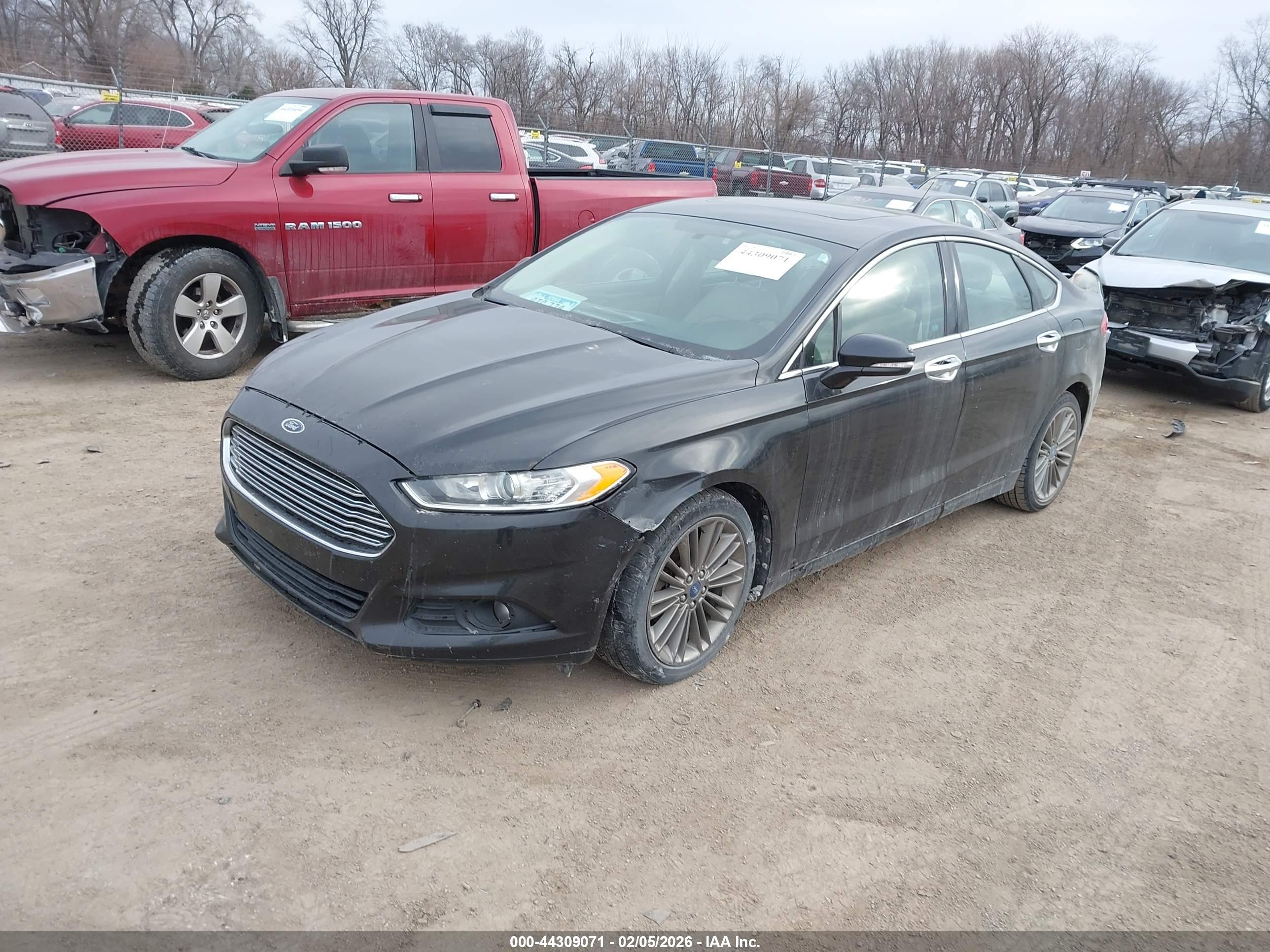 FORD FUSION image 2