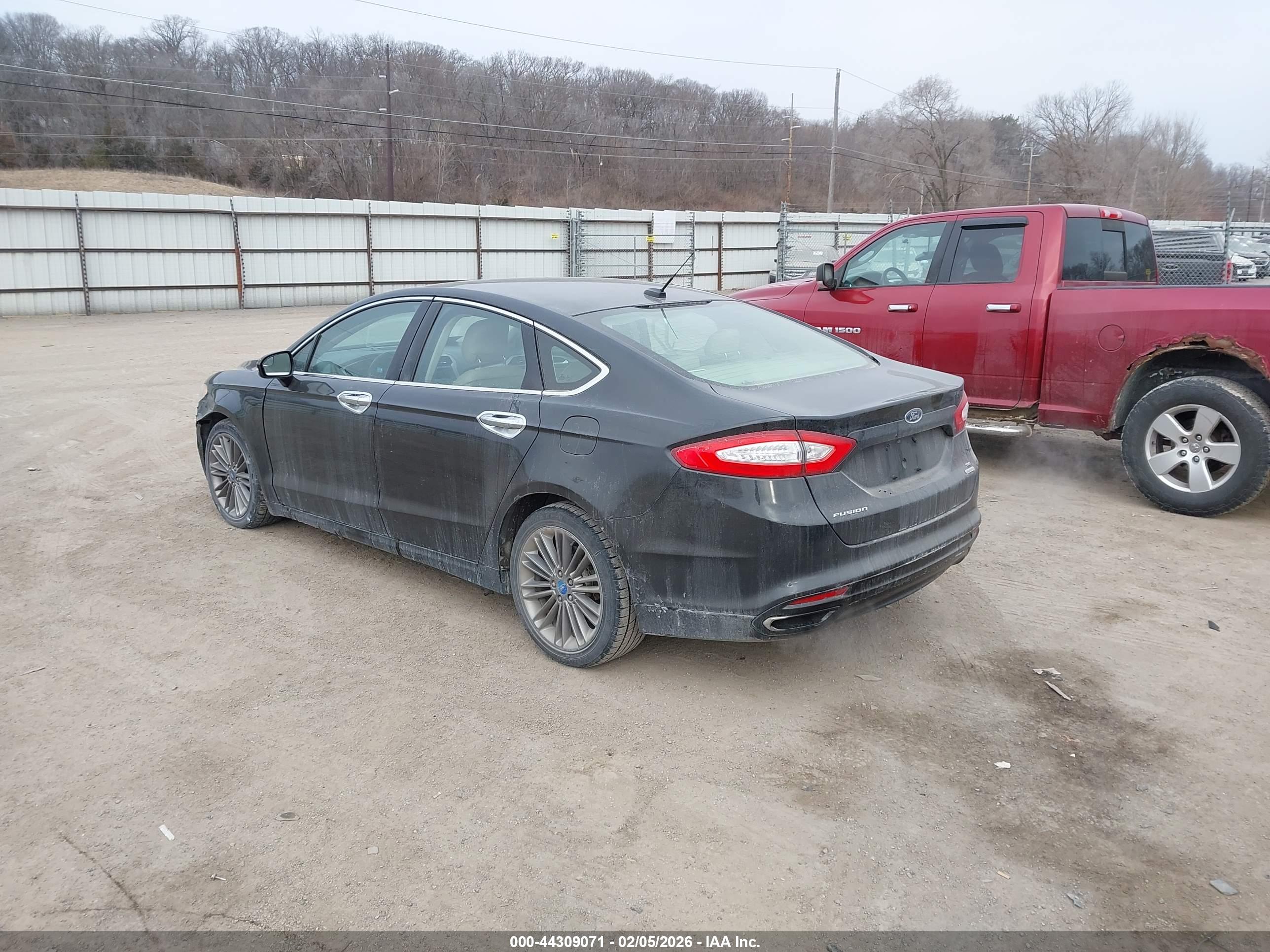FORD FUSION image 3