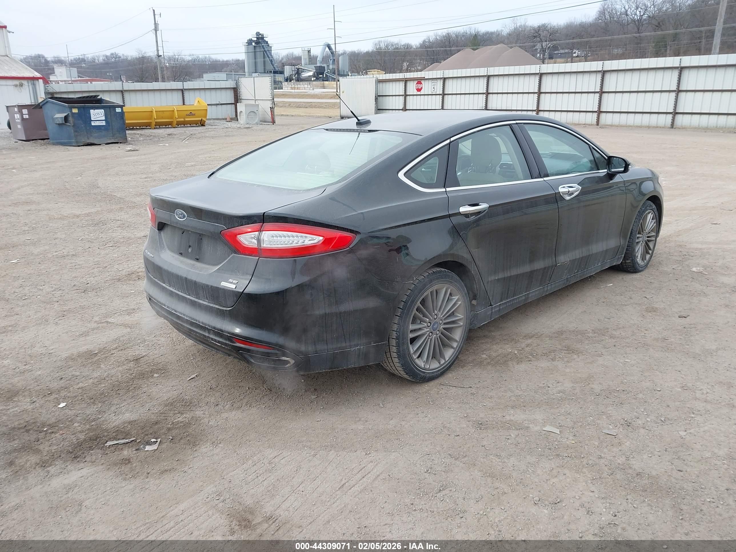 FORD FUSION image 4