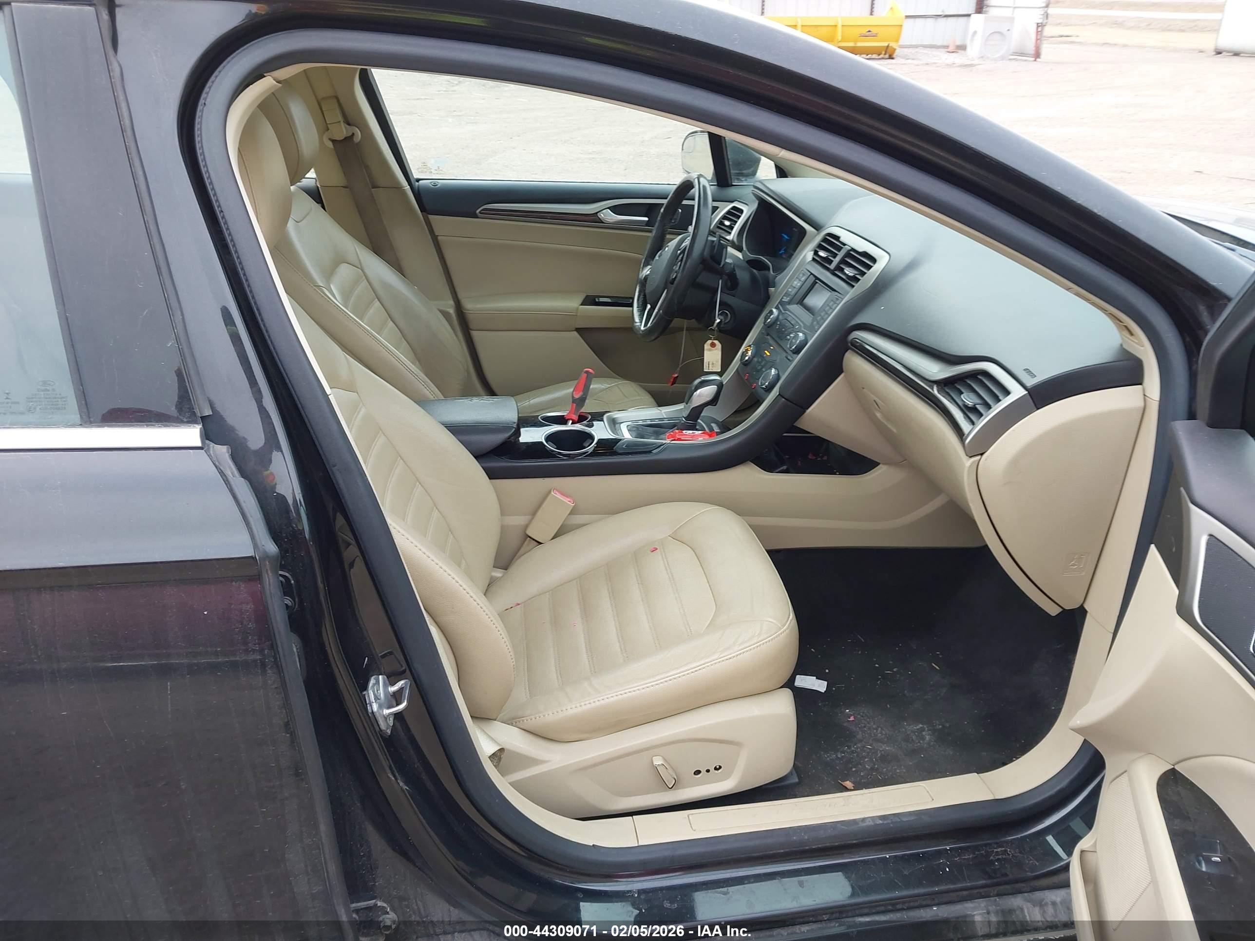FORD FUSION image 5