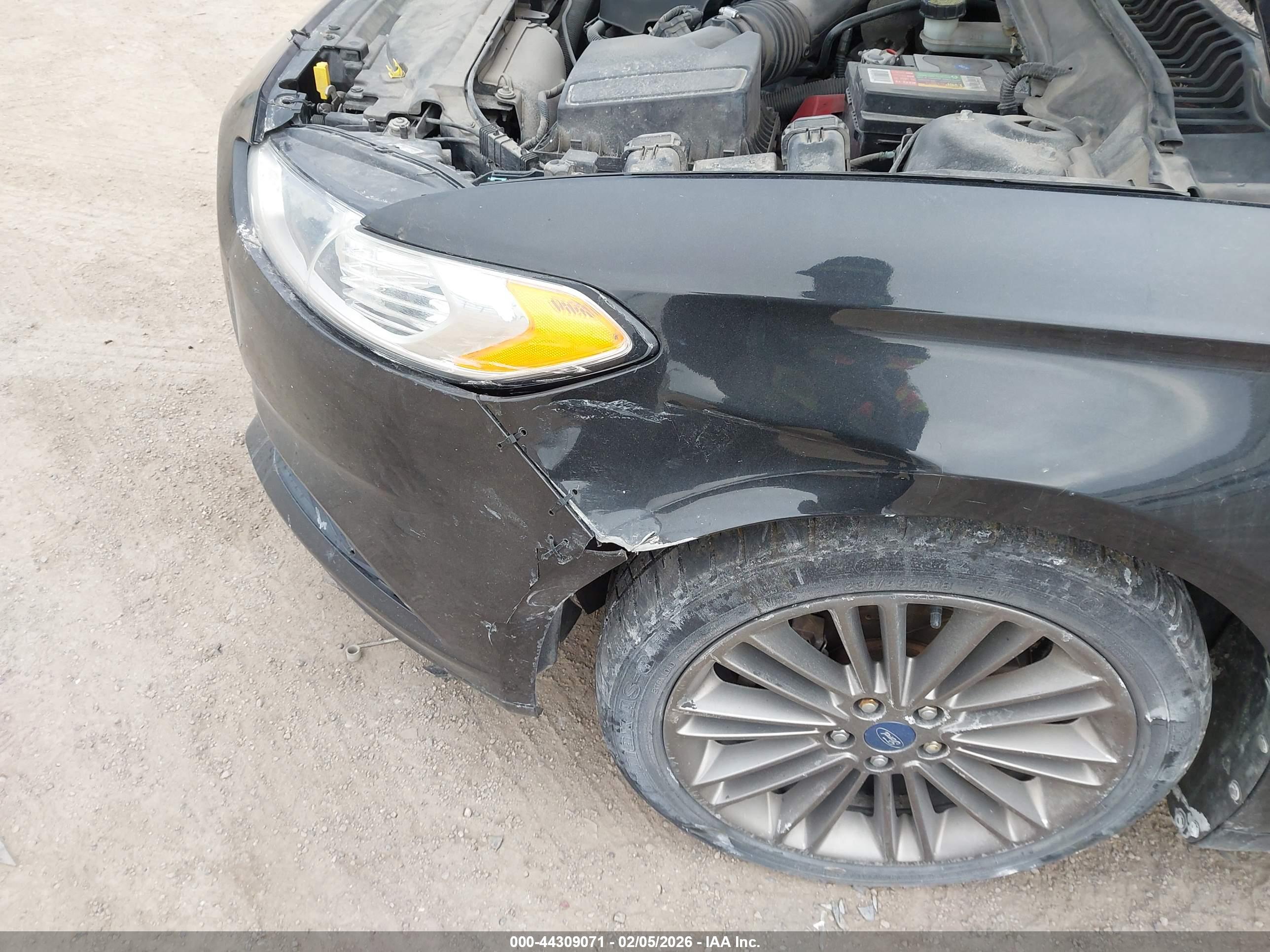 FORD FUSION image 6