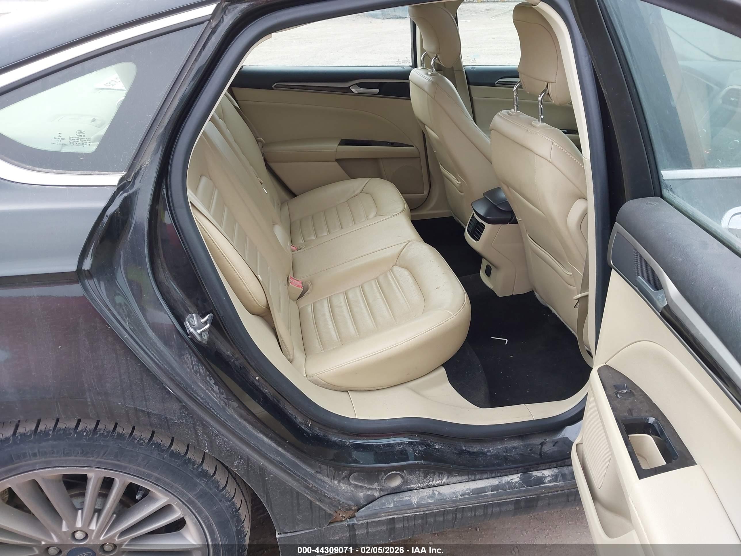 FORD FUSION image 8