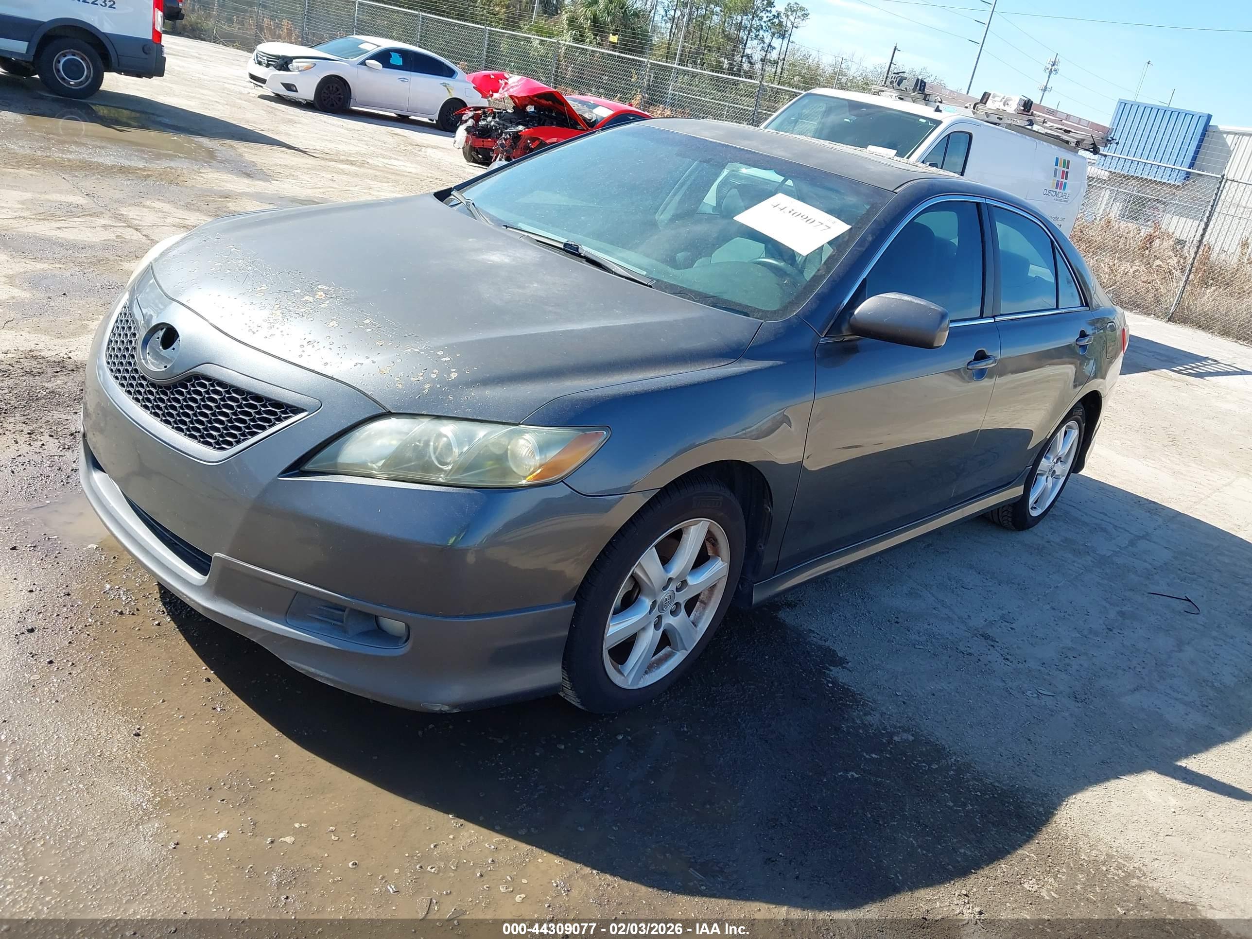 TOYOTA CAMRY image 2