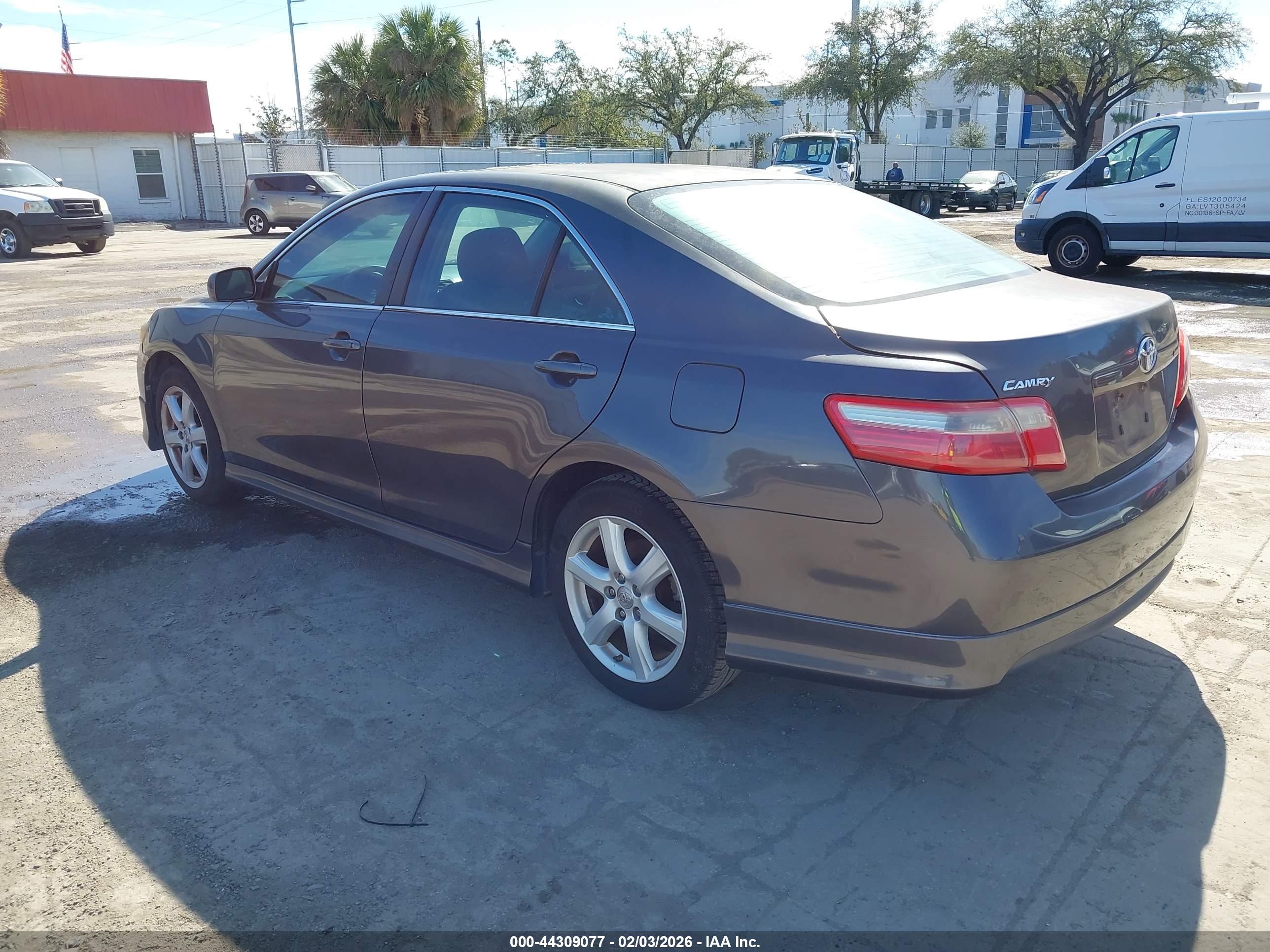 TOYOTA CAMRY image 3