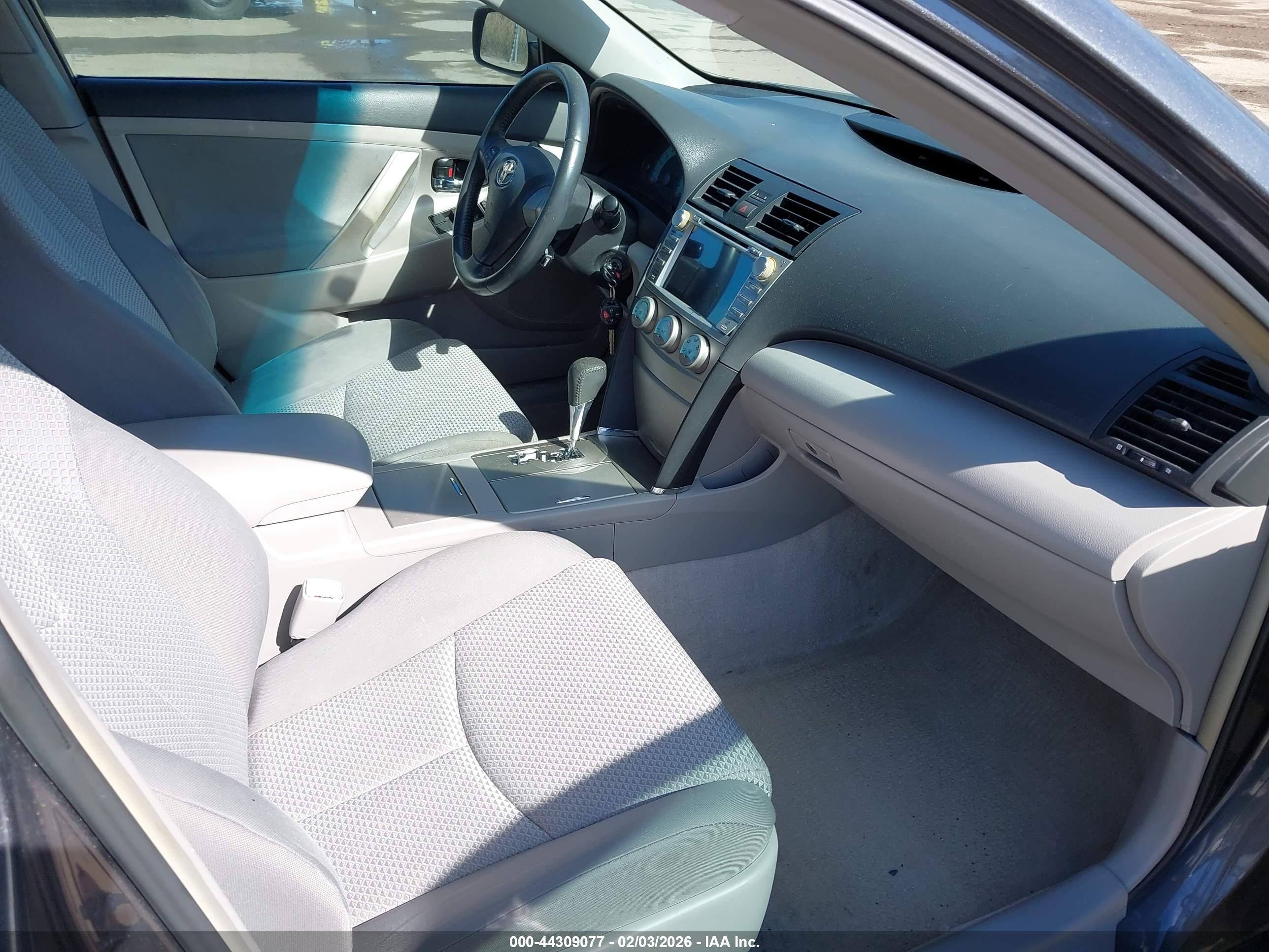 TOYOTA CAMRY image 5