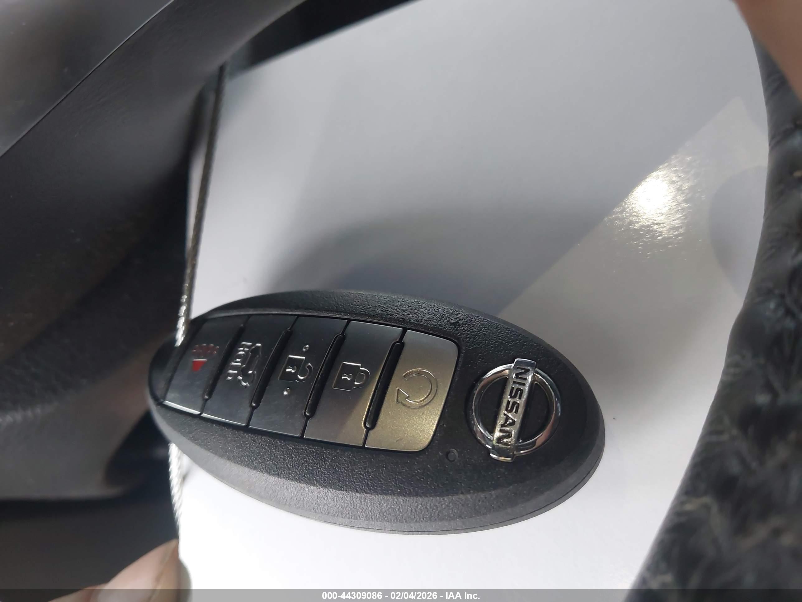 NISSAN ROGUE image 11