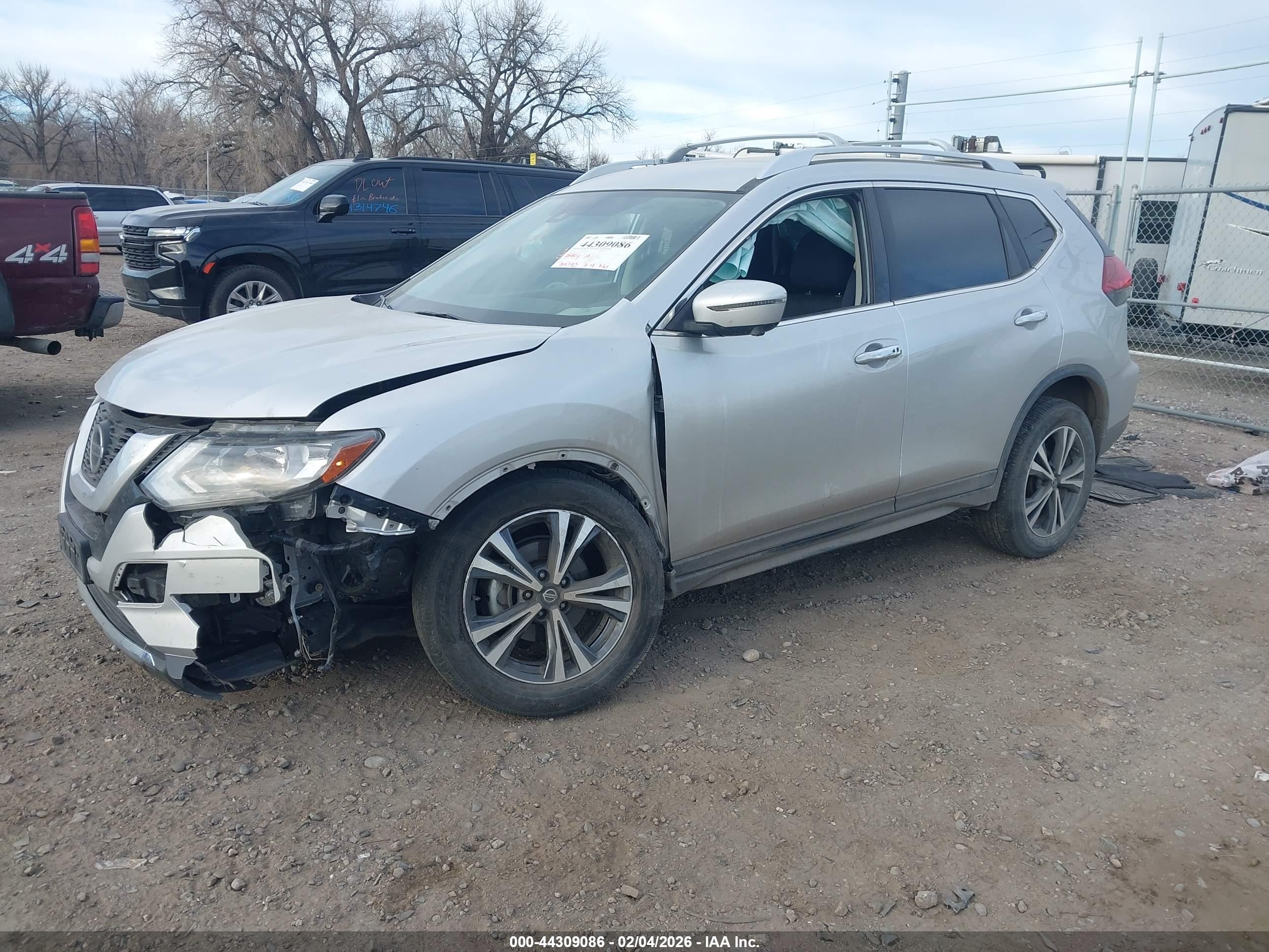 NISSAN ROGUE image 2