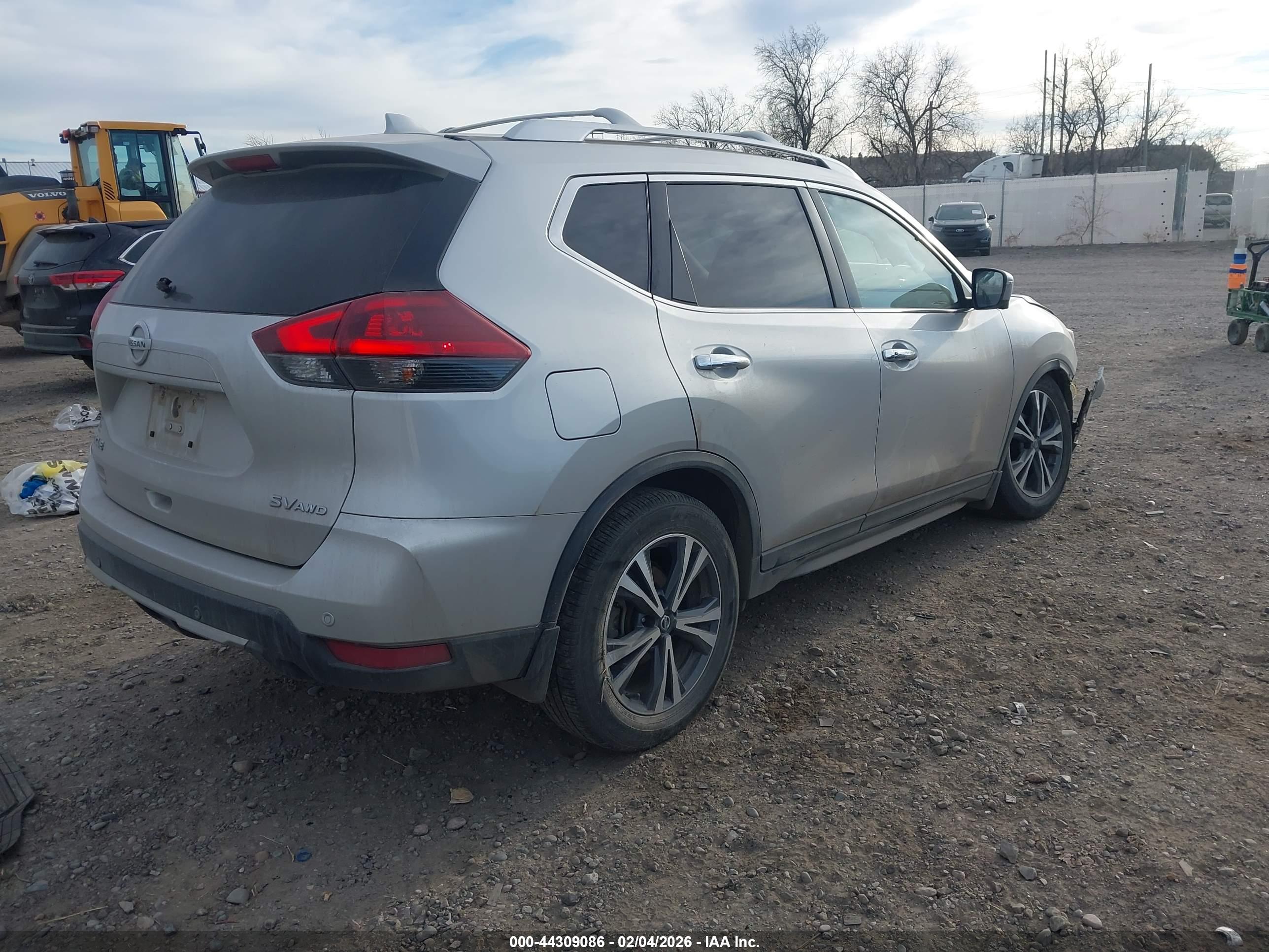 NISSAN ROGUE image 4