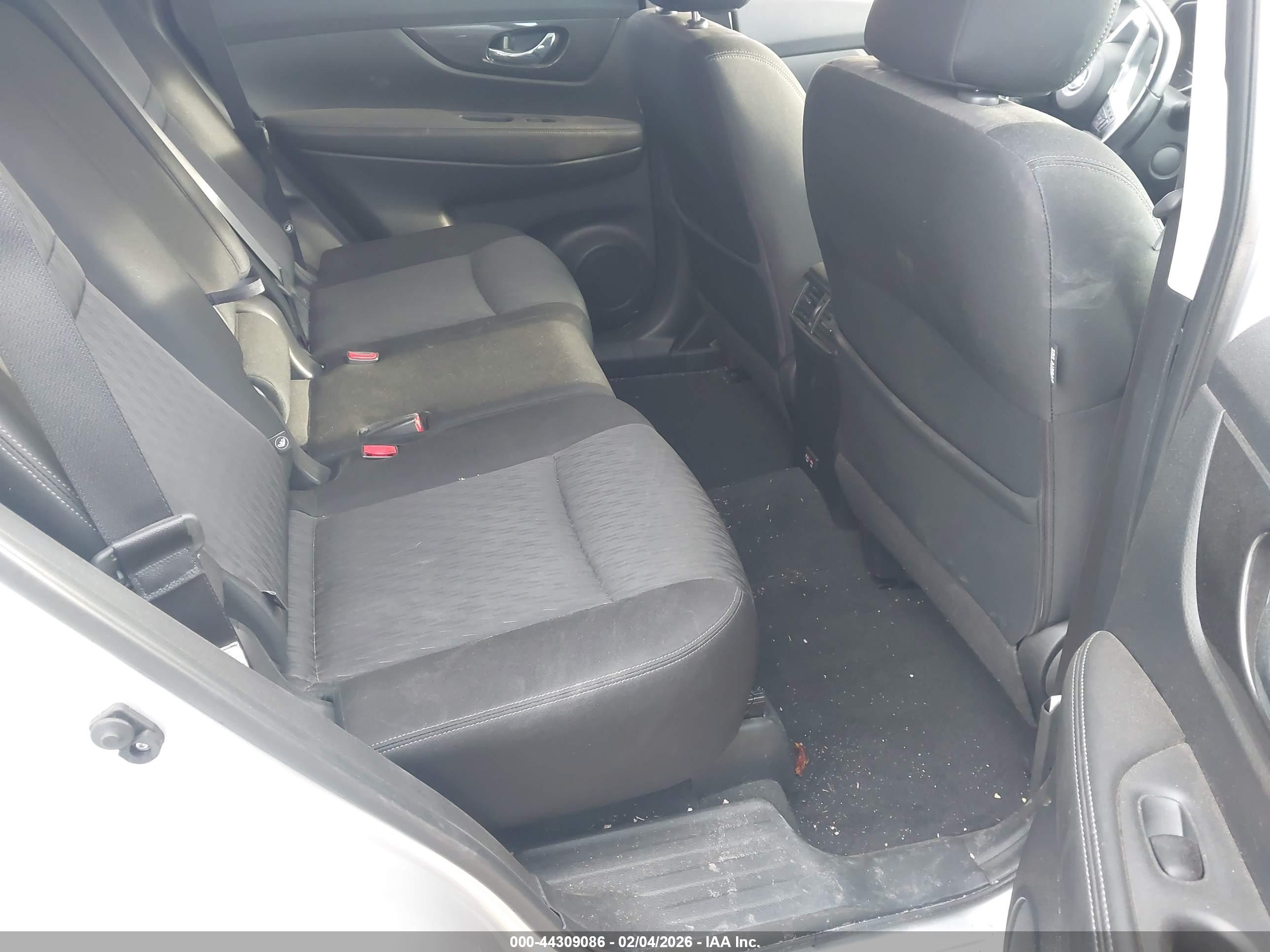 NISSAN ROGUE image 8
