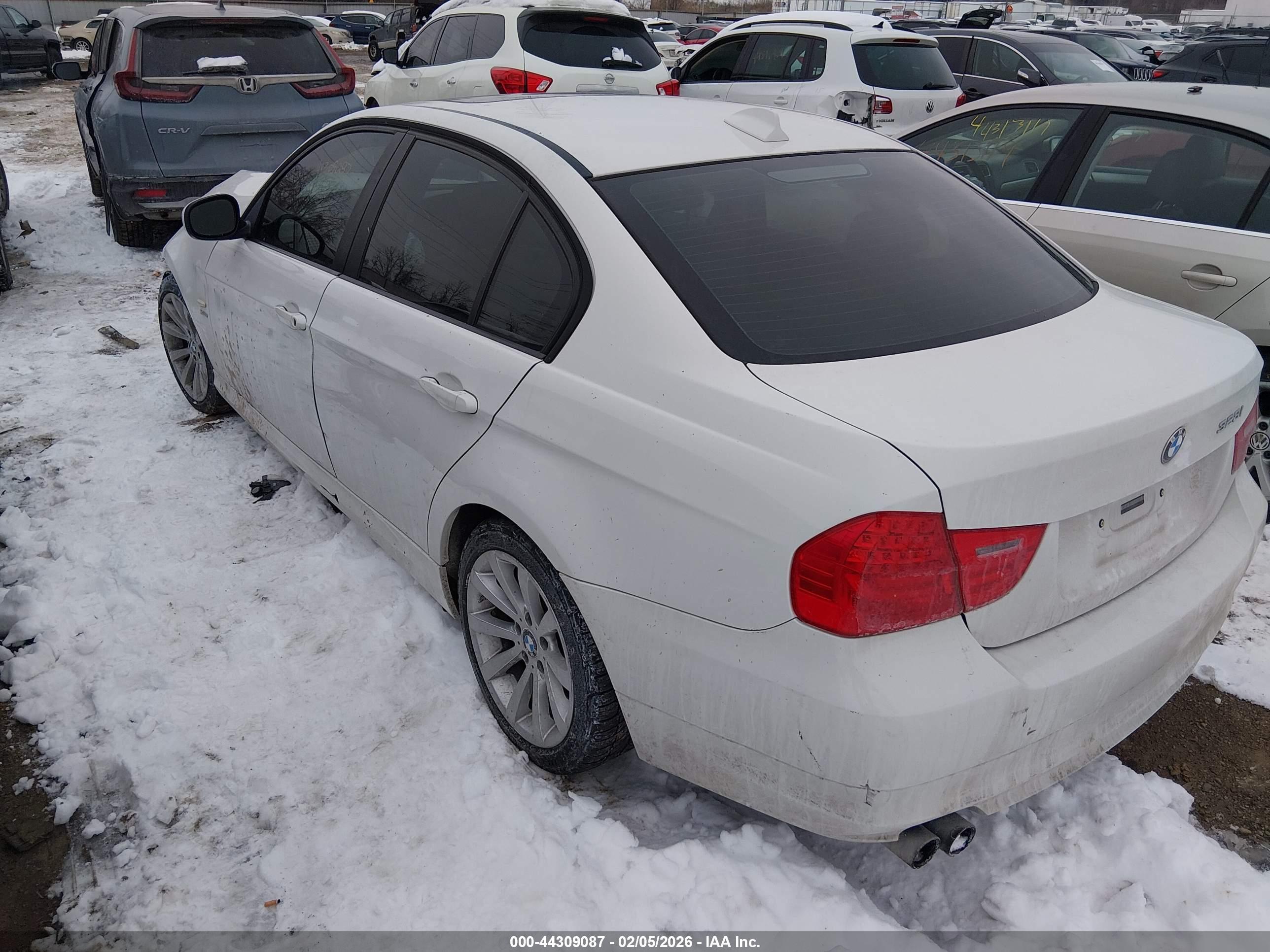 BMW 328I image 3