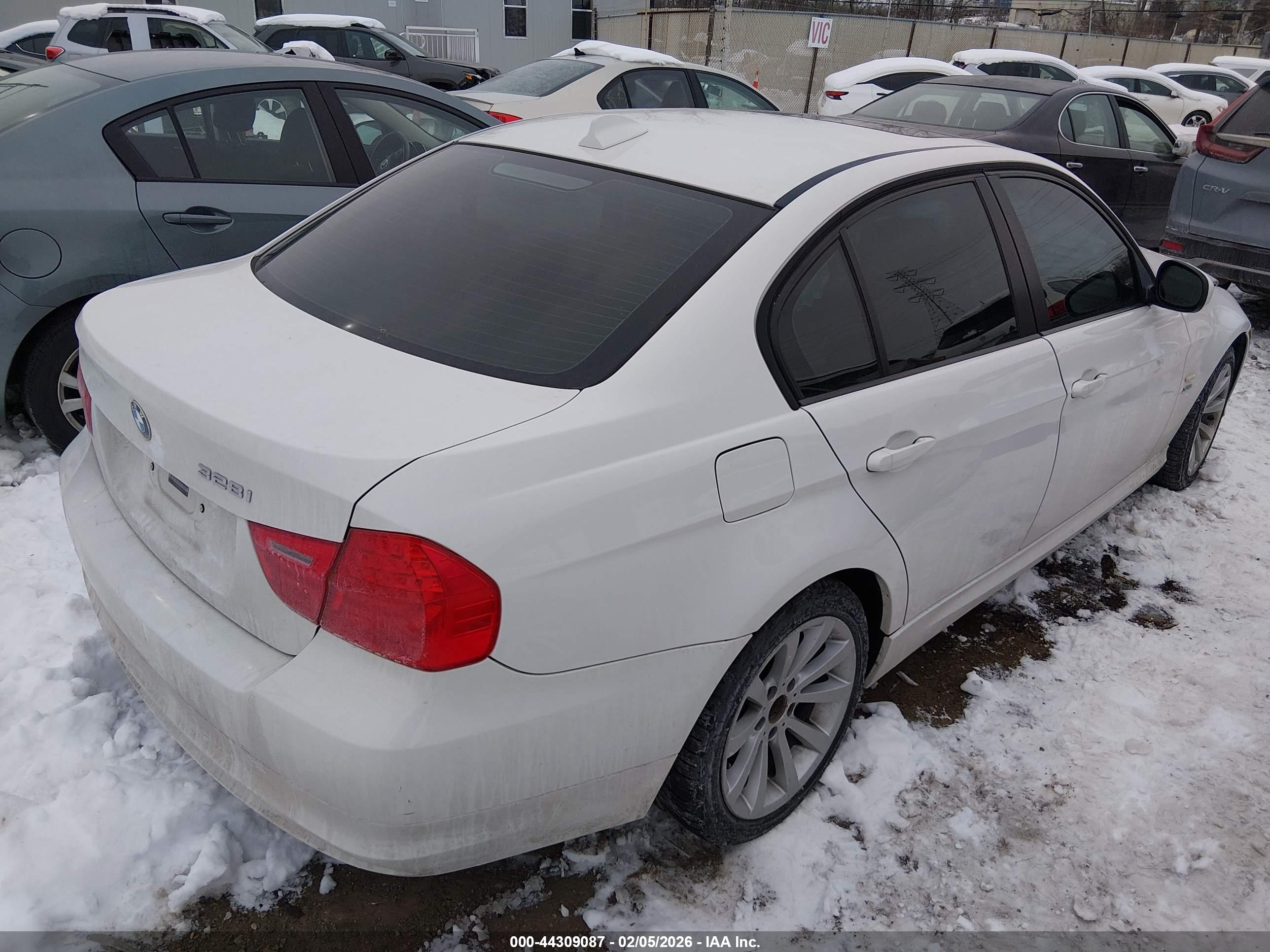 BMW 328I image 4