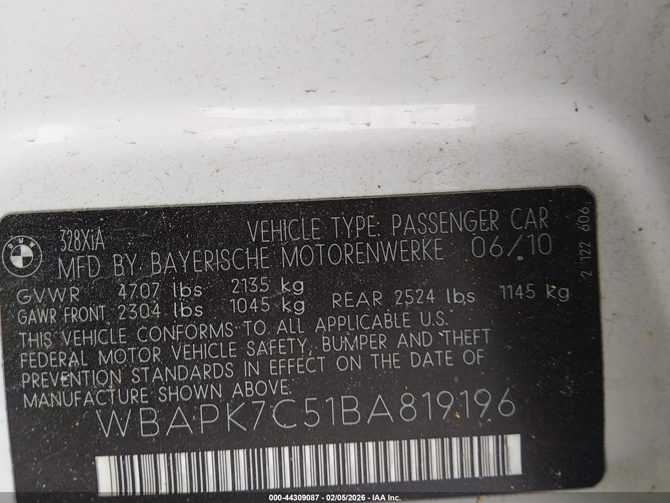 BMW 328I image 9