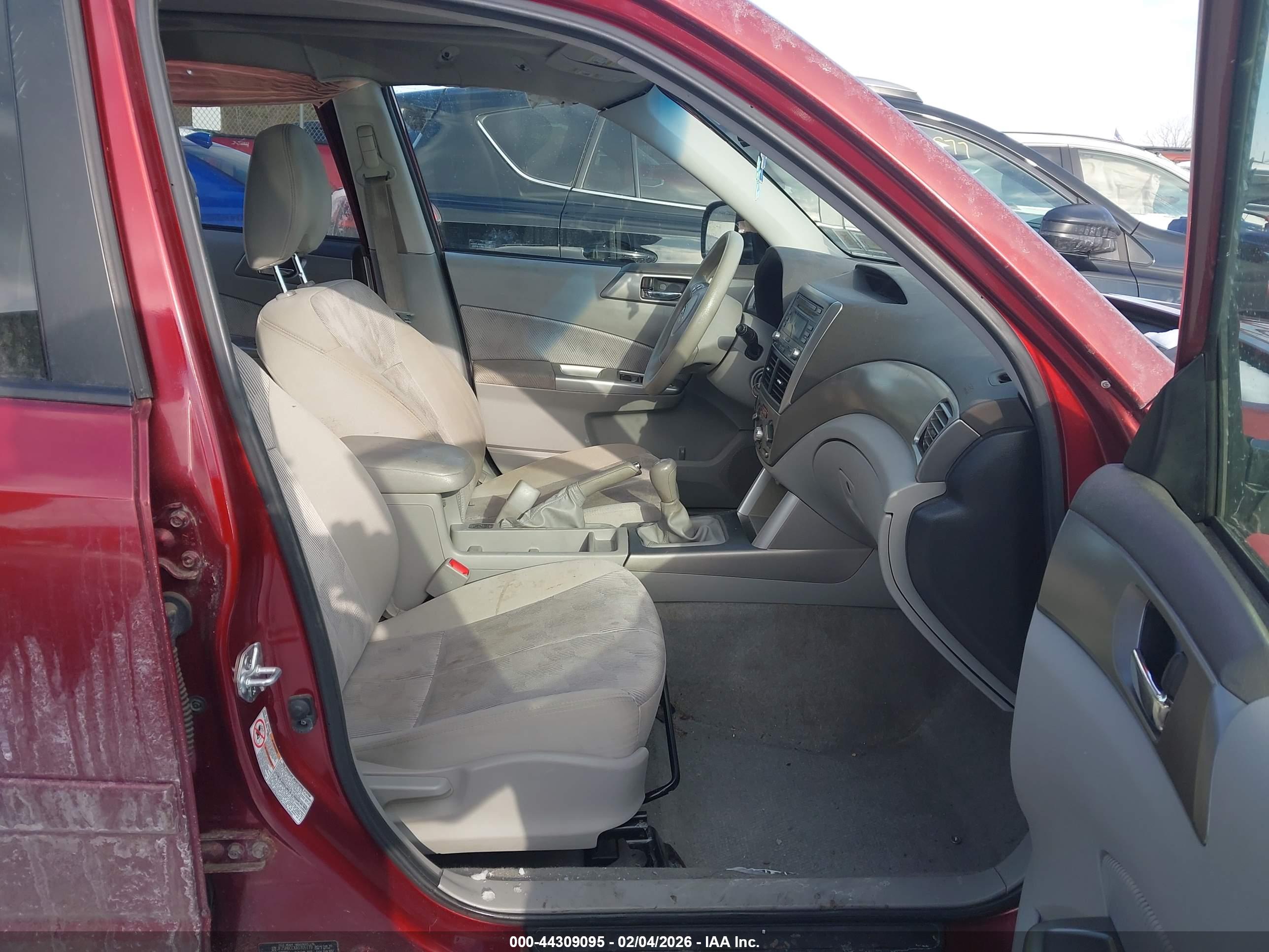 SUBARU FORESTER image 5