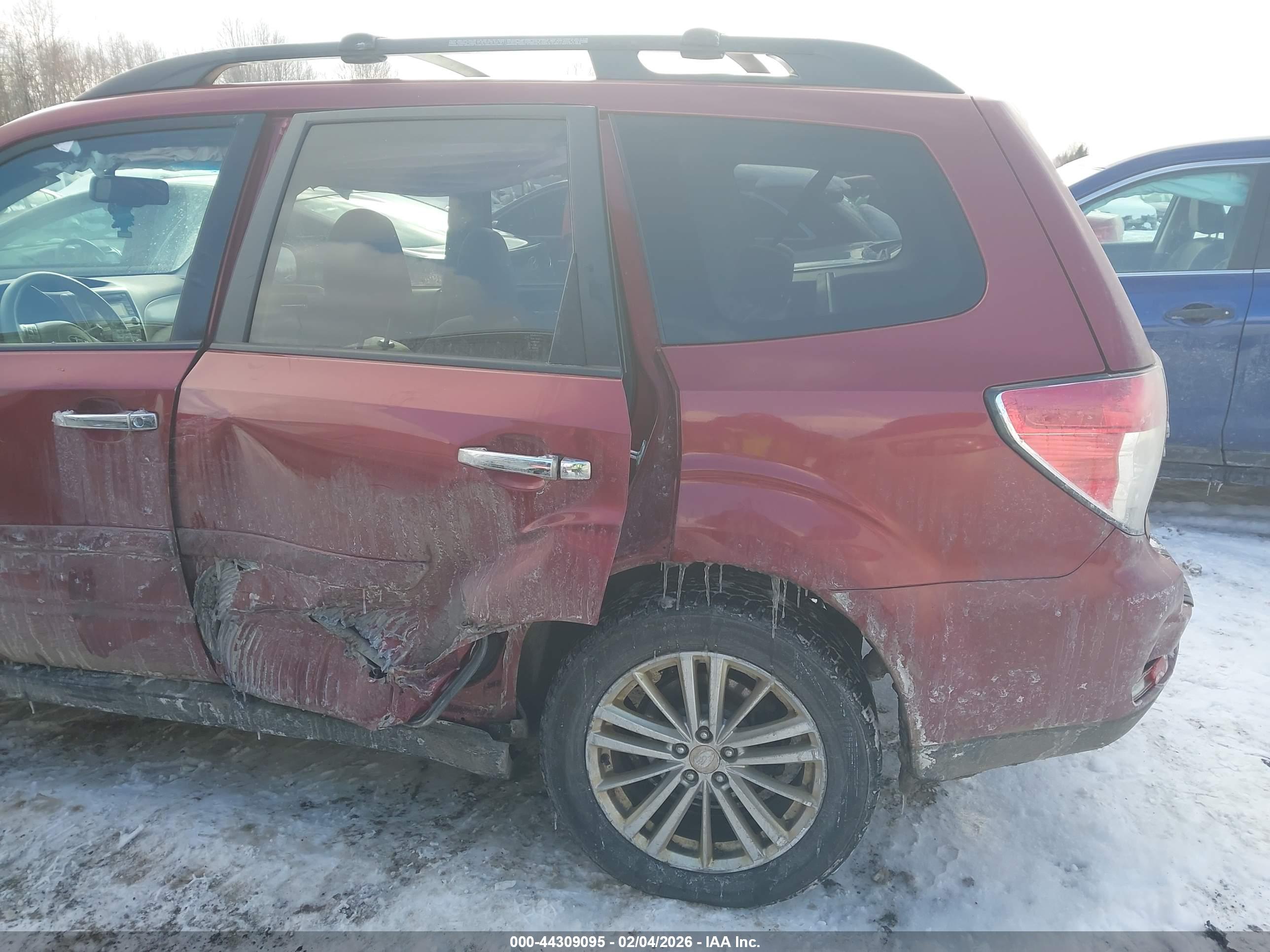 SUBARU FORESTER image 6