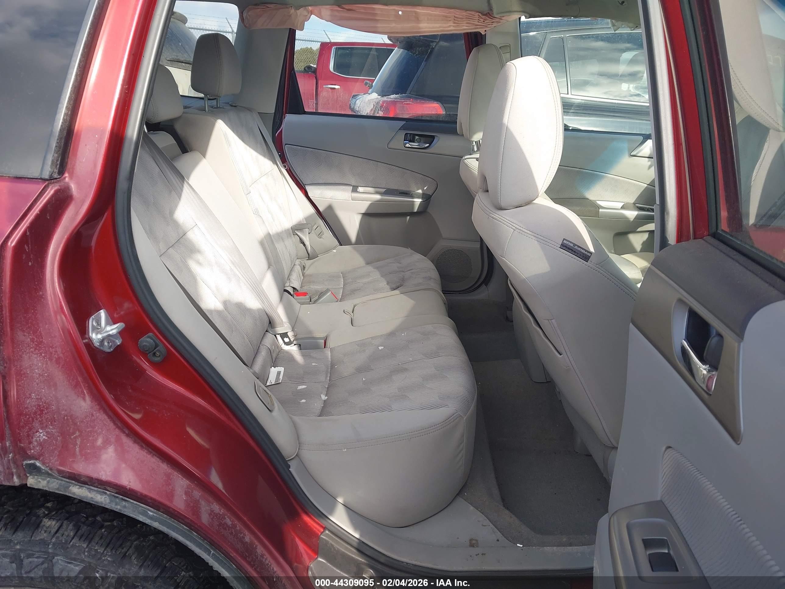 SUBARU FORESTER image 8