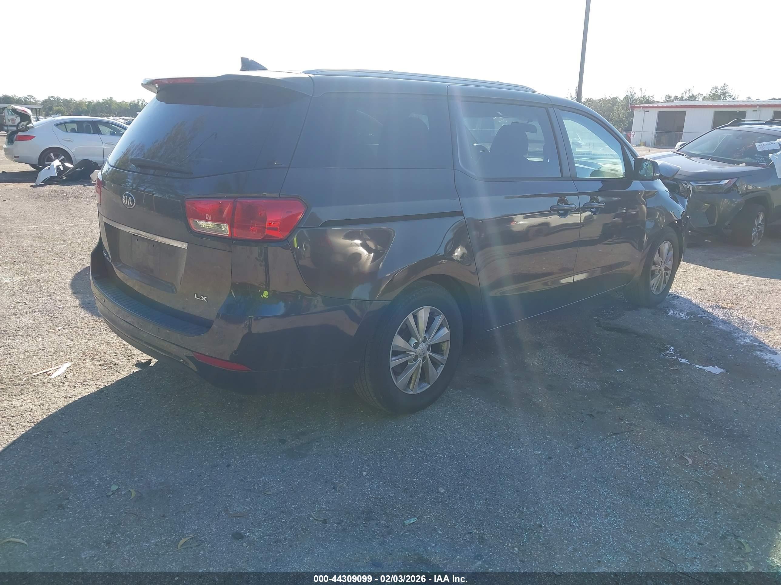 KIA SEDONA image 4