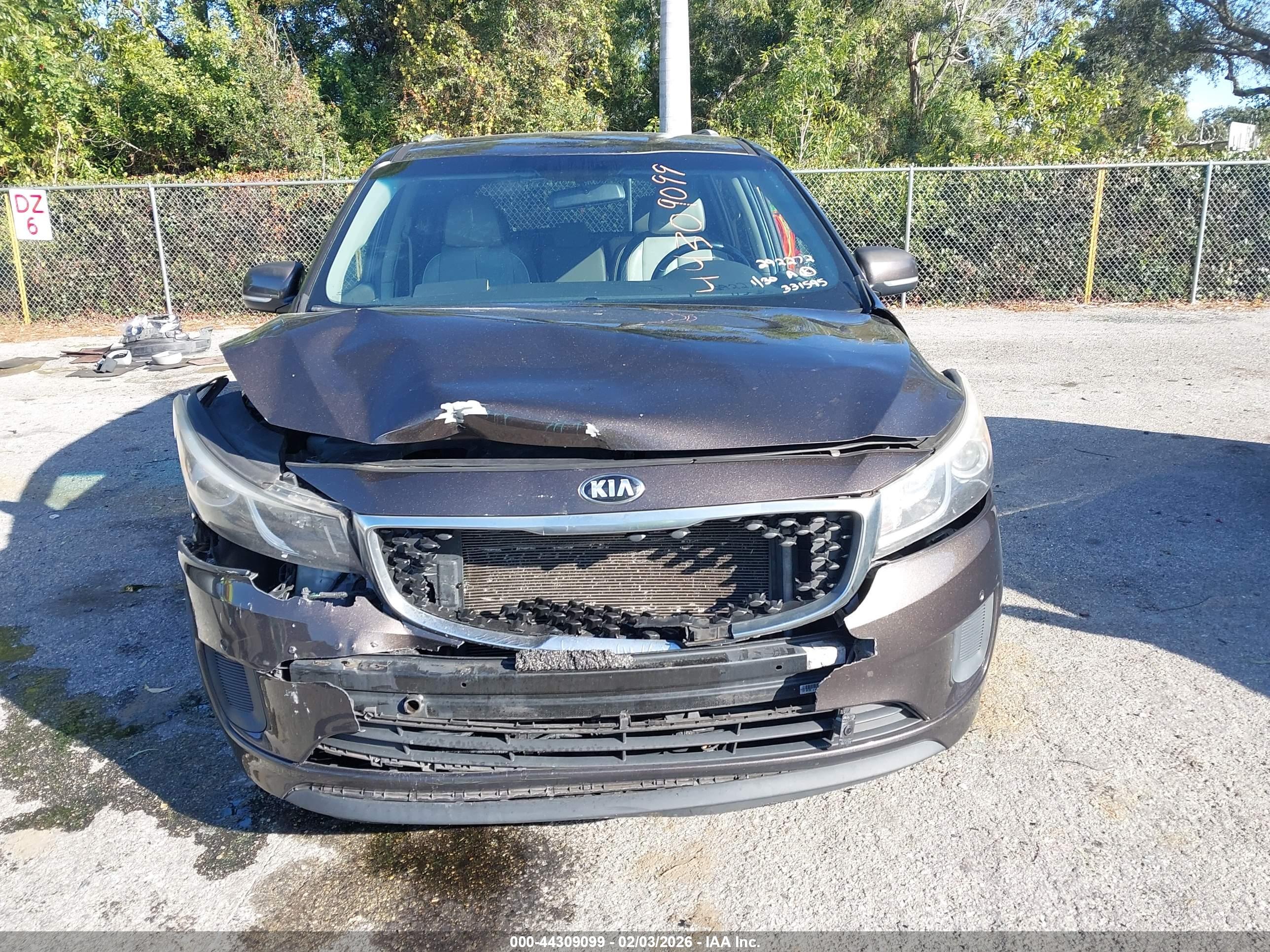 KIA SEDONA image 6