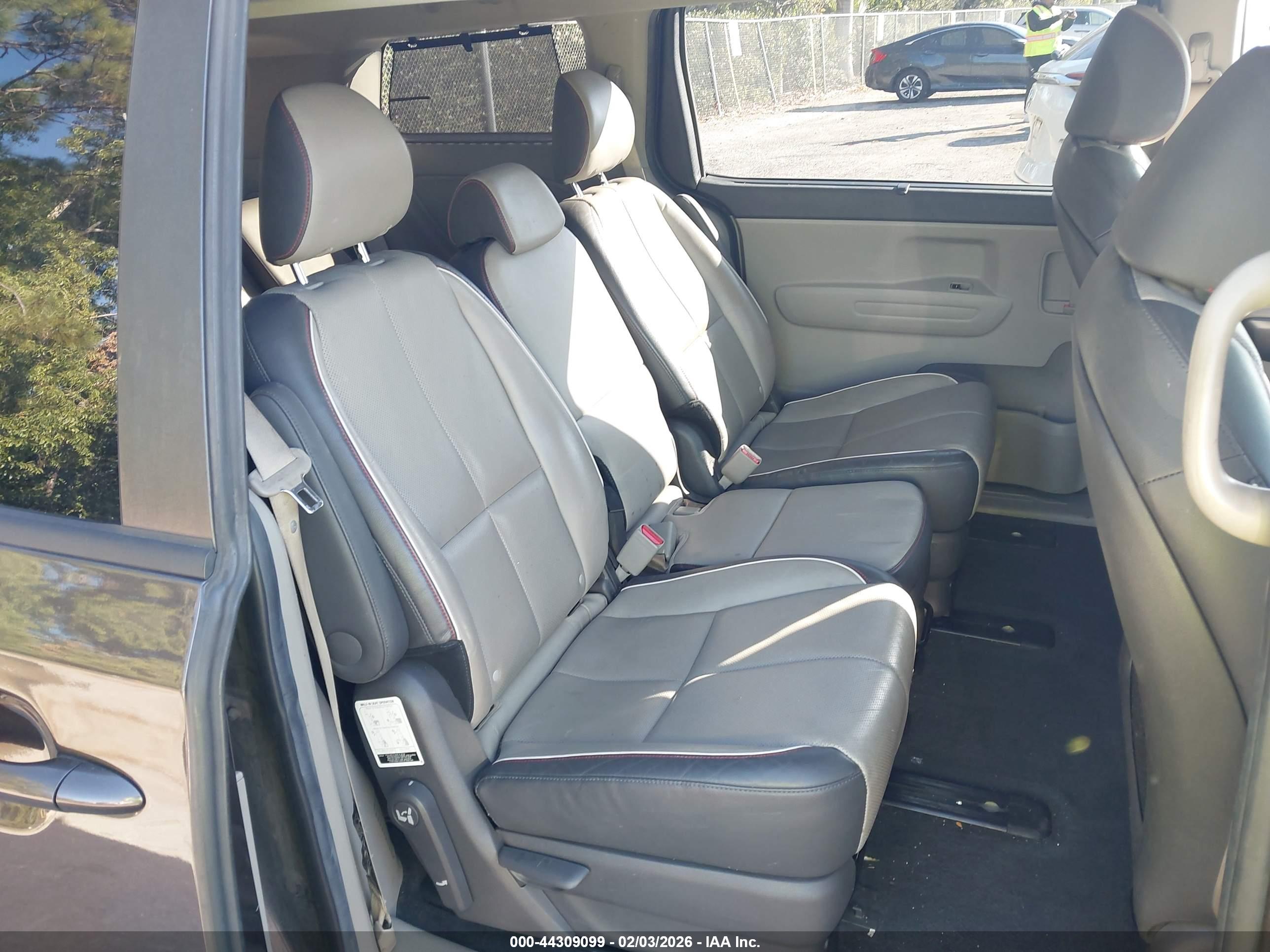 KIA SEDONA image 8