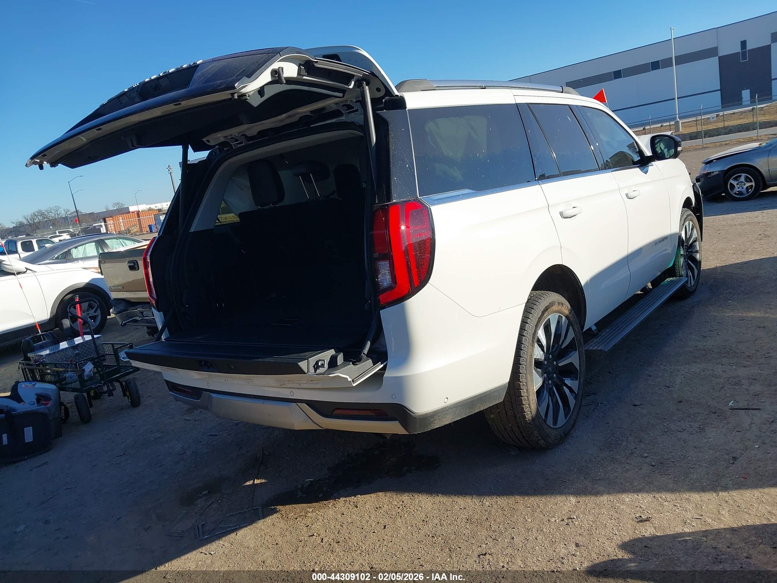 FORD EXPEDITION image 4