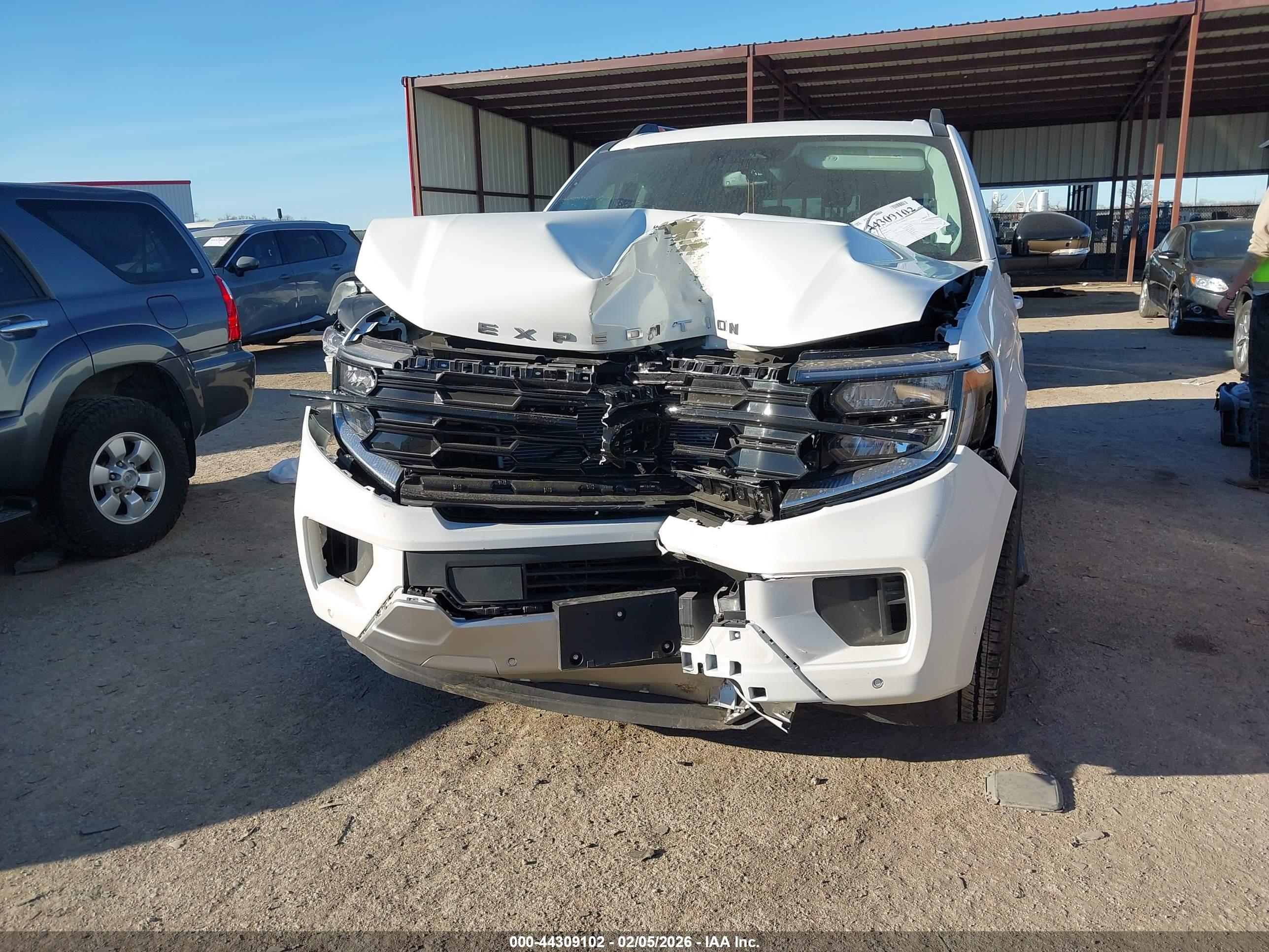 FORD EXPEDITION image 6