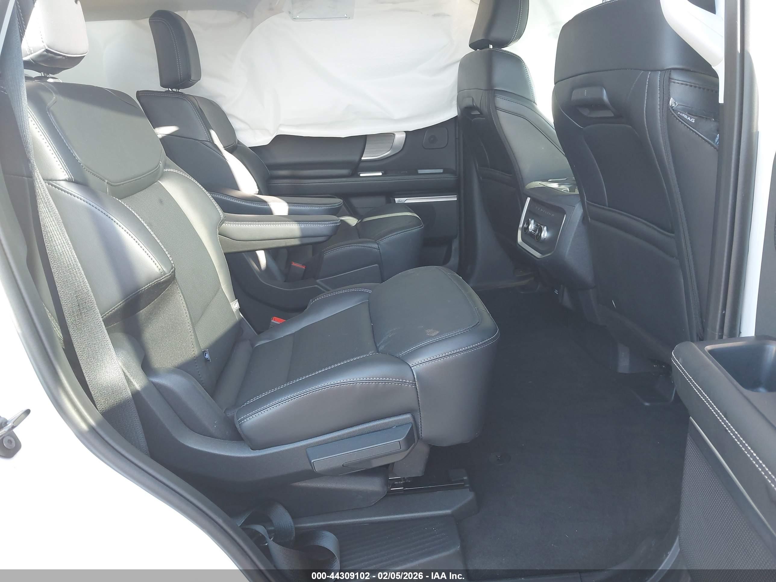 FORD EXPEDITION image 8