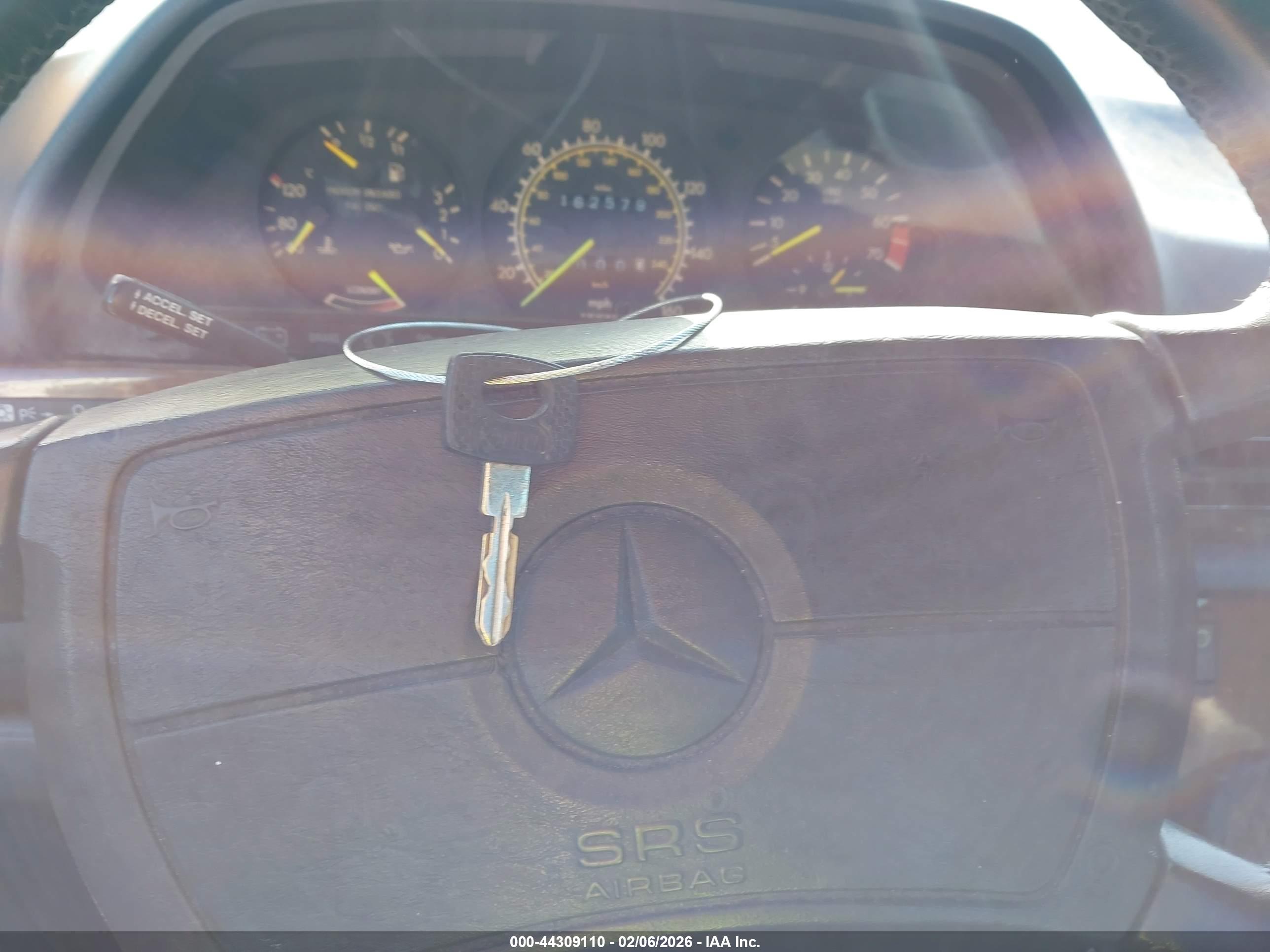 MERCEDES-BENZ 300 image 11