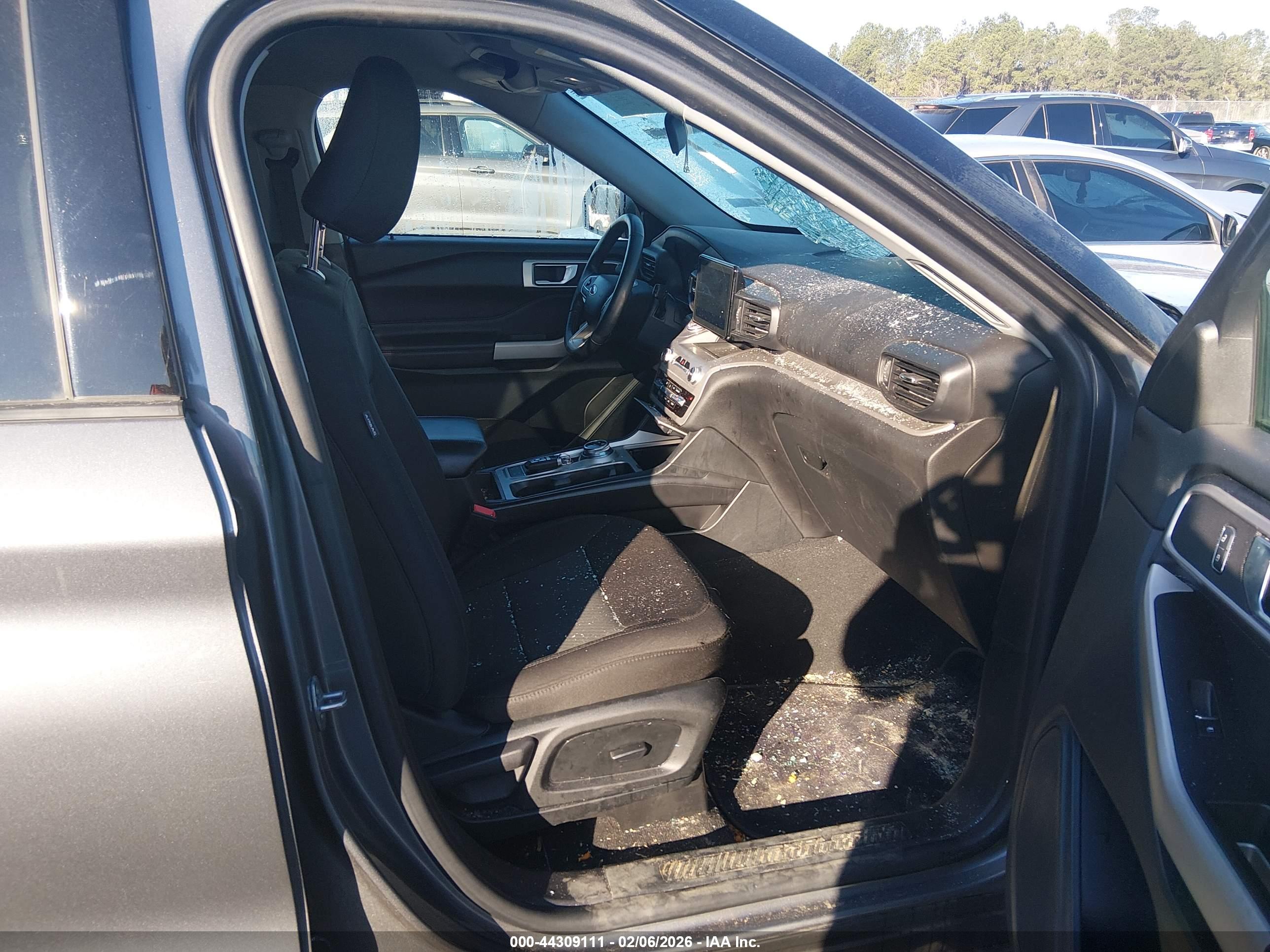 FORD EXPLORER image 5