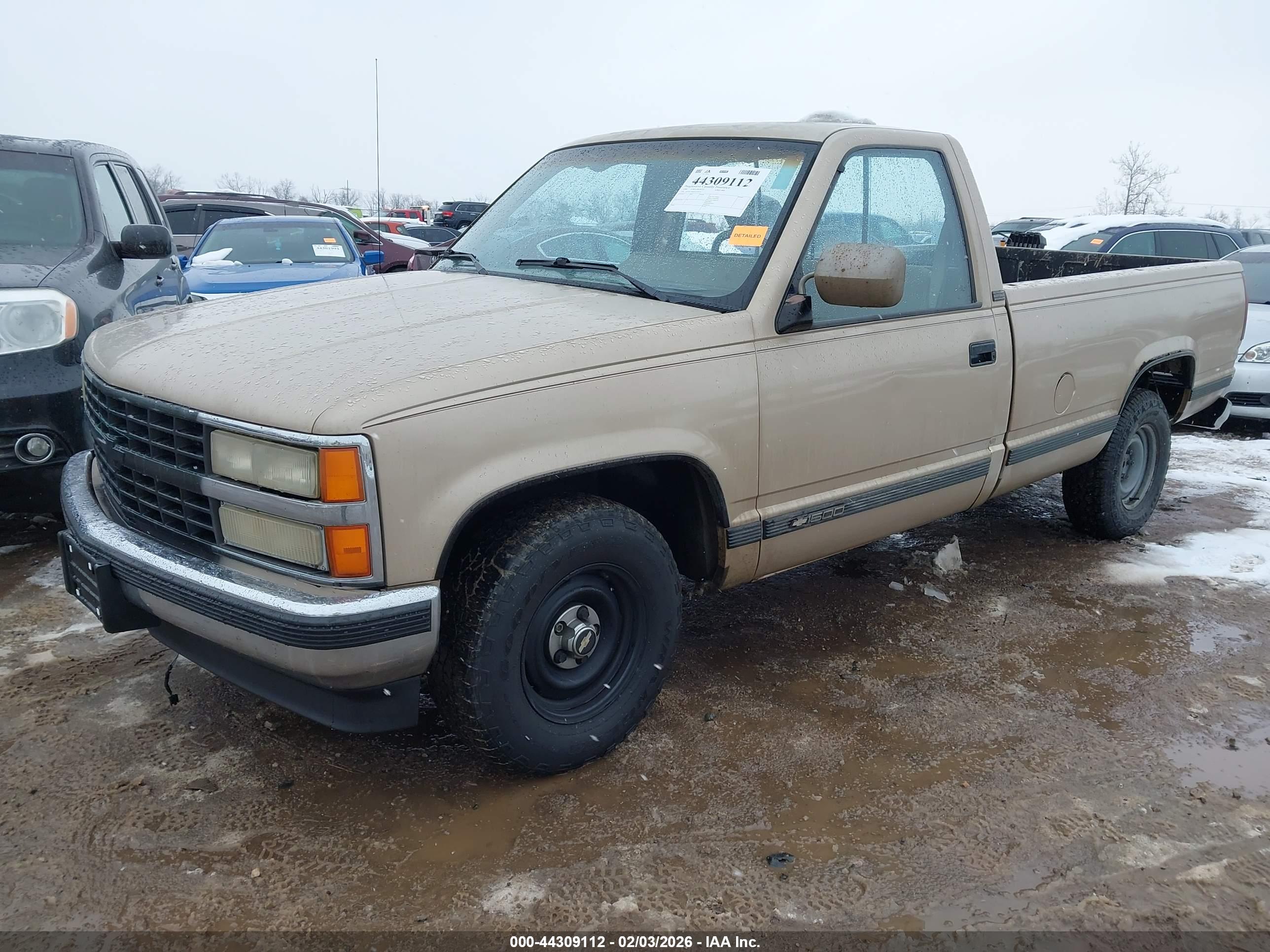 CHEVROLET GMT-400 image 2