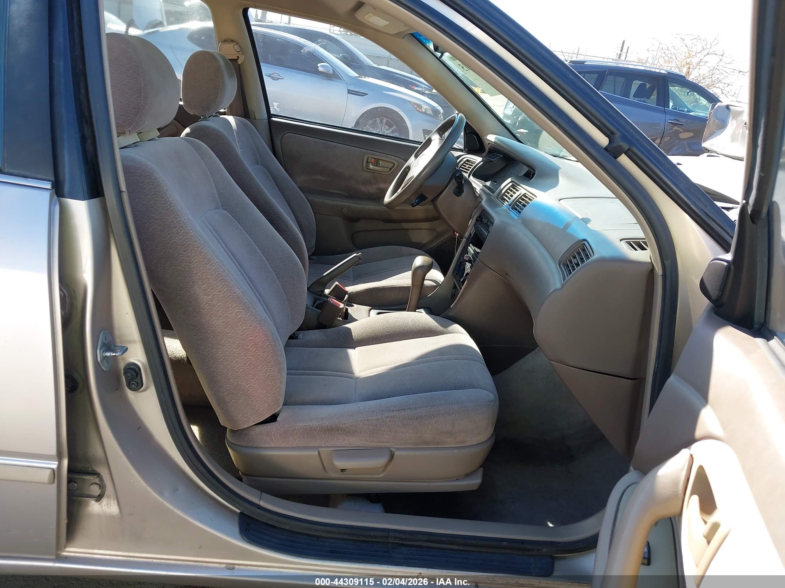 TOYOTA CAMRY image 5