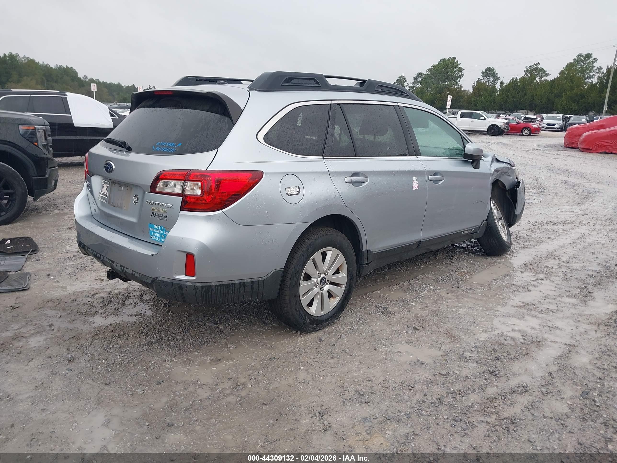 SUBARU OUTBACK image 4