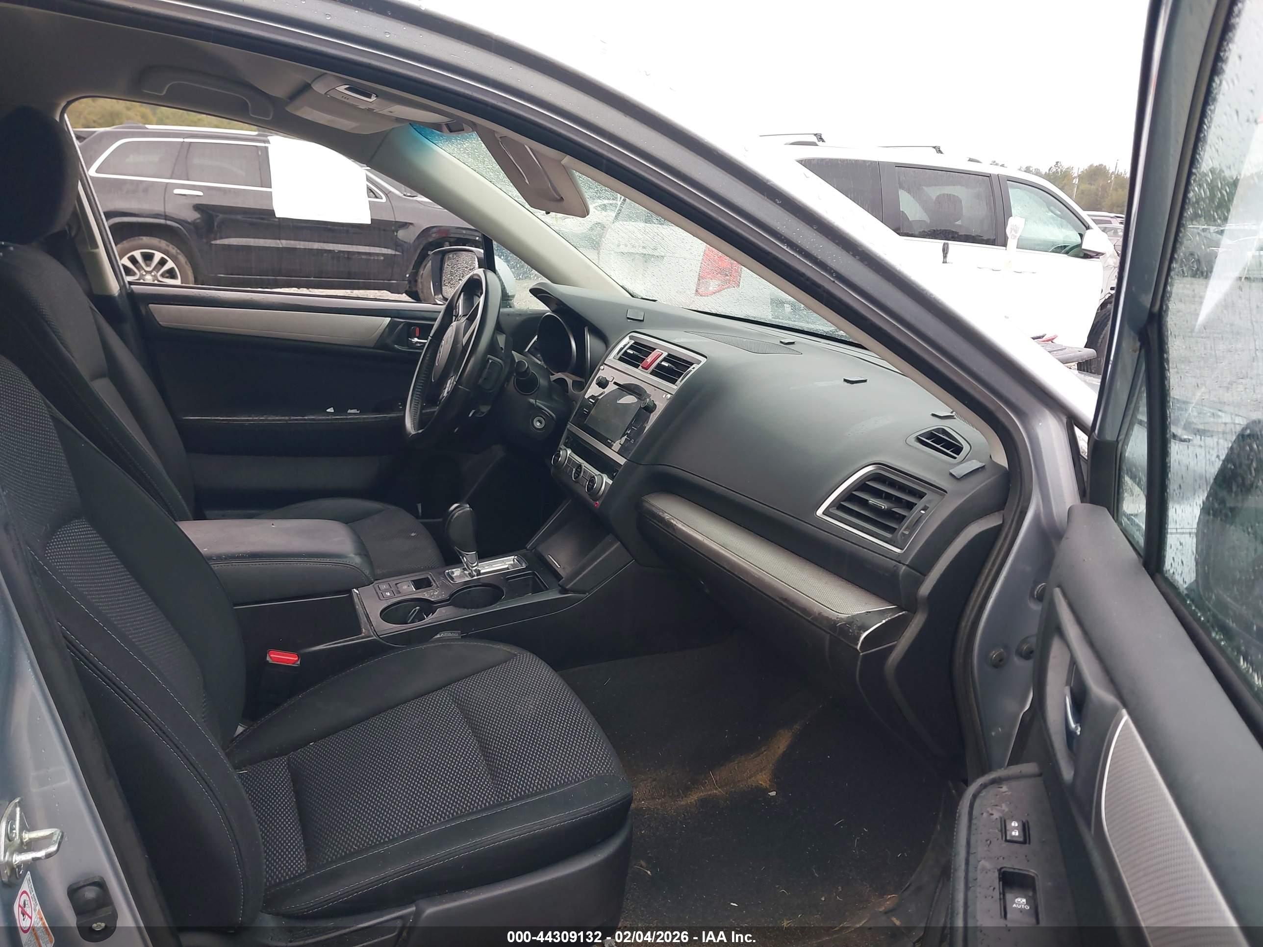 SUBARU OUTBACK image 5
