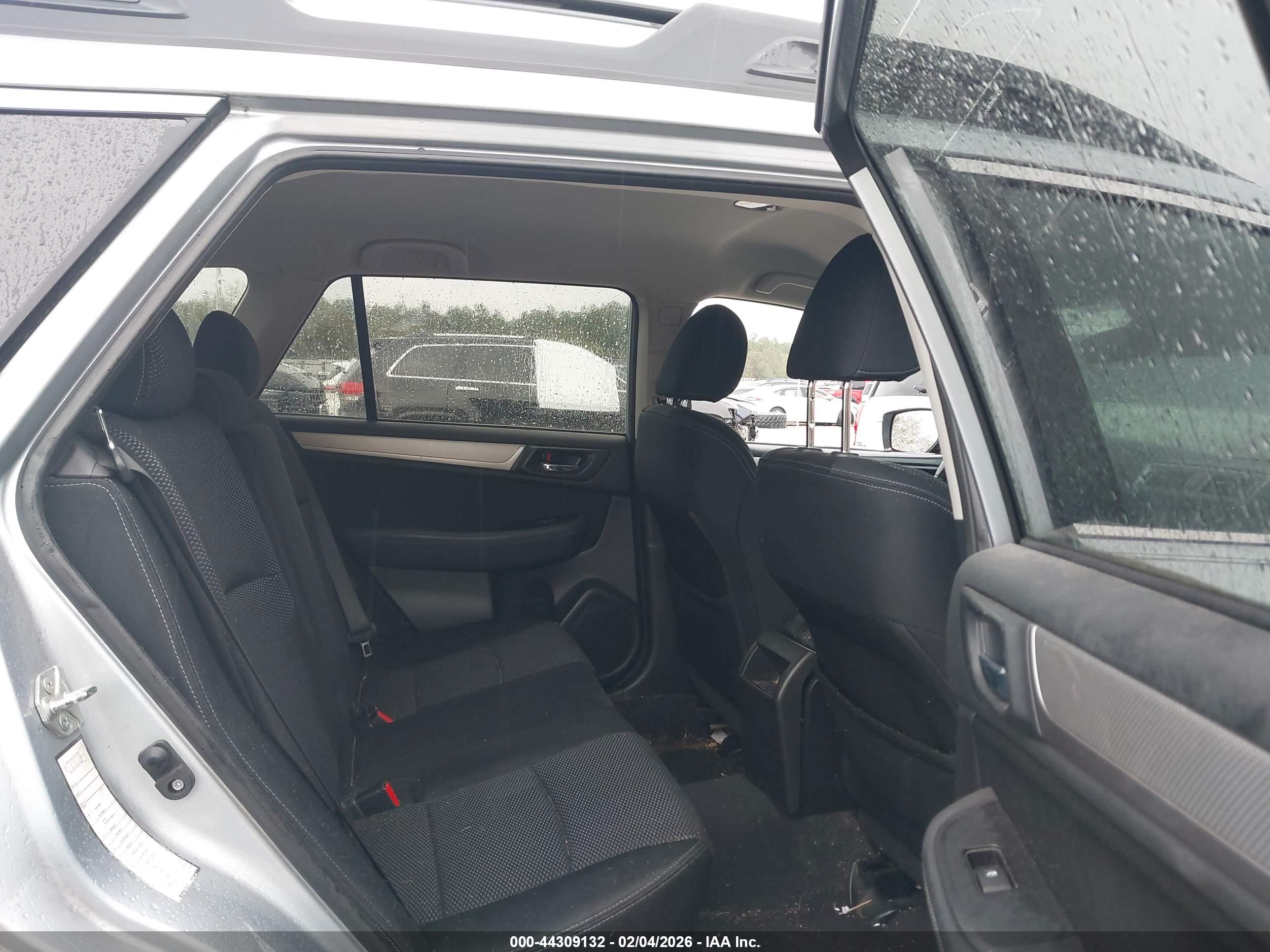 SUBARU OUTBACK image 8