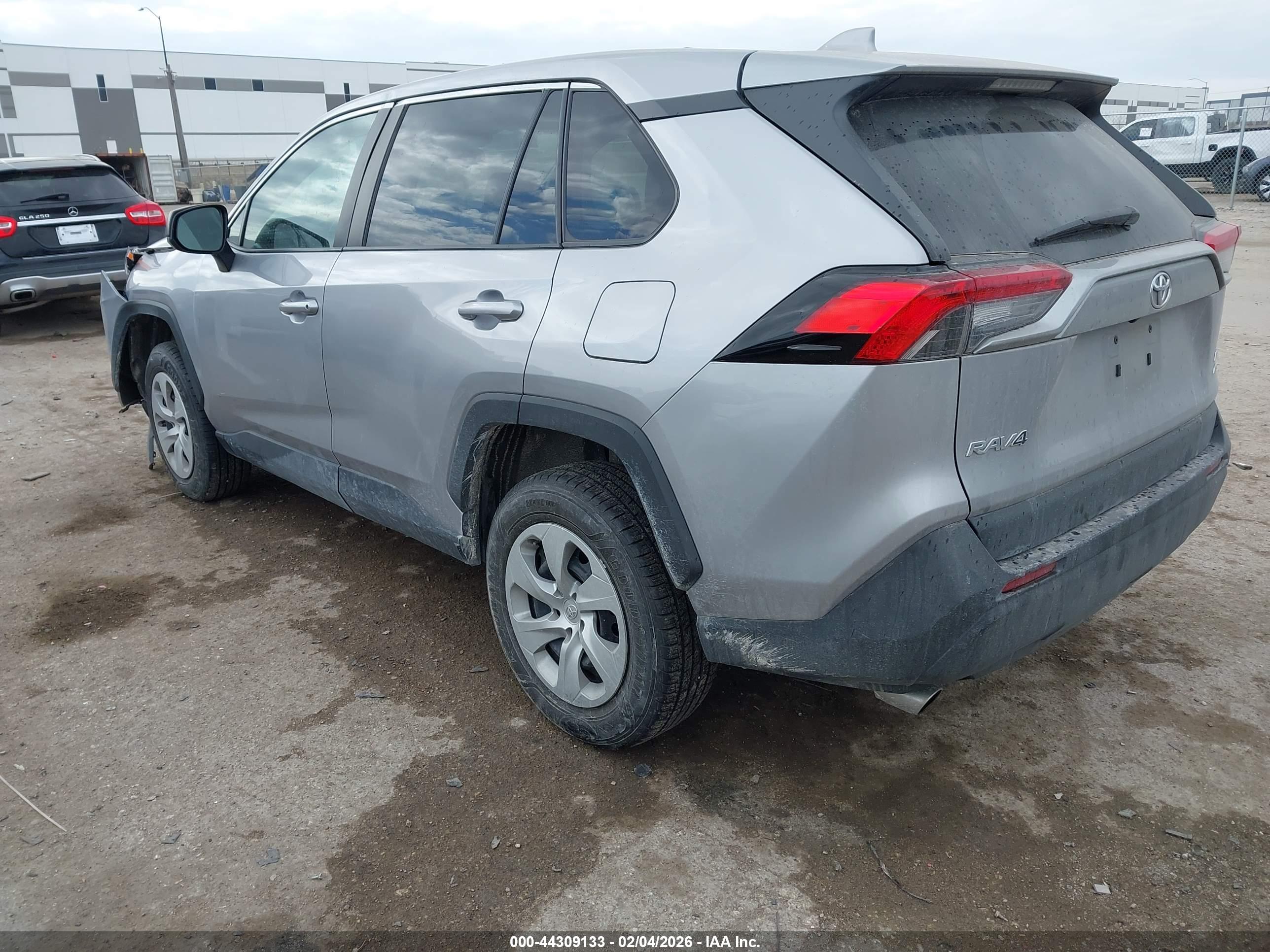 TOYOTA RAV4 image 3