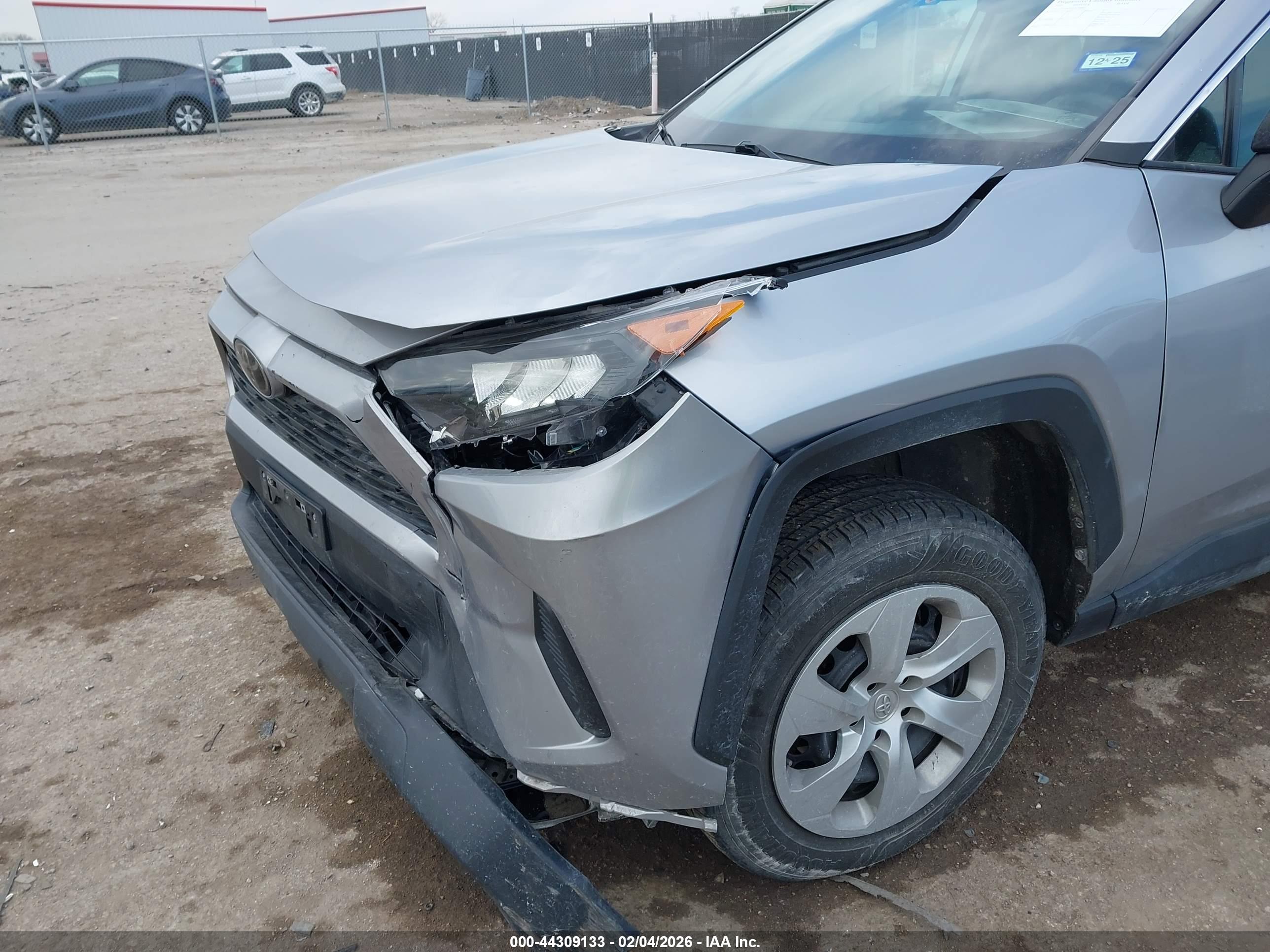 TOYOTA RAV4 image 6
