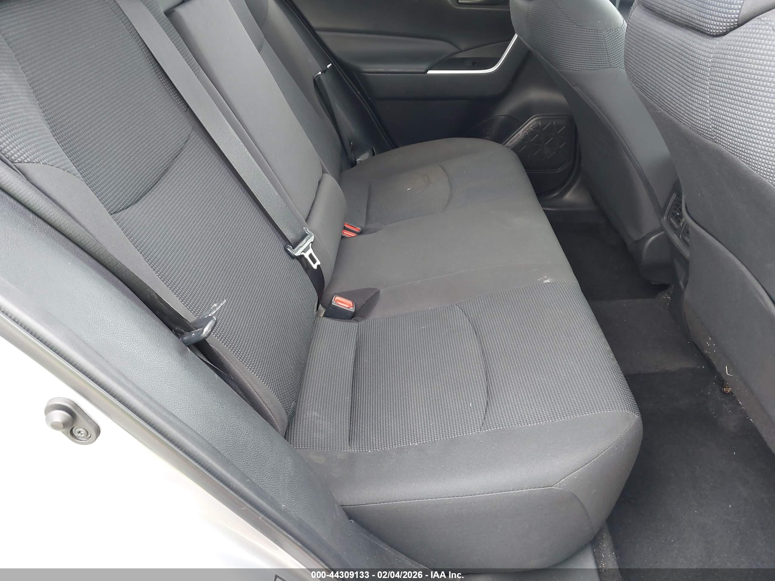 TOYOTA RAV4 image 8