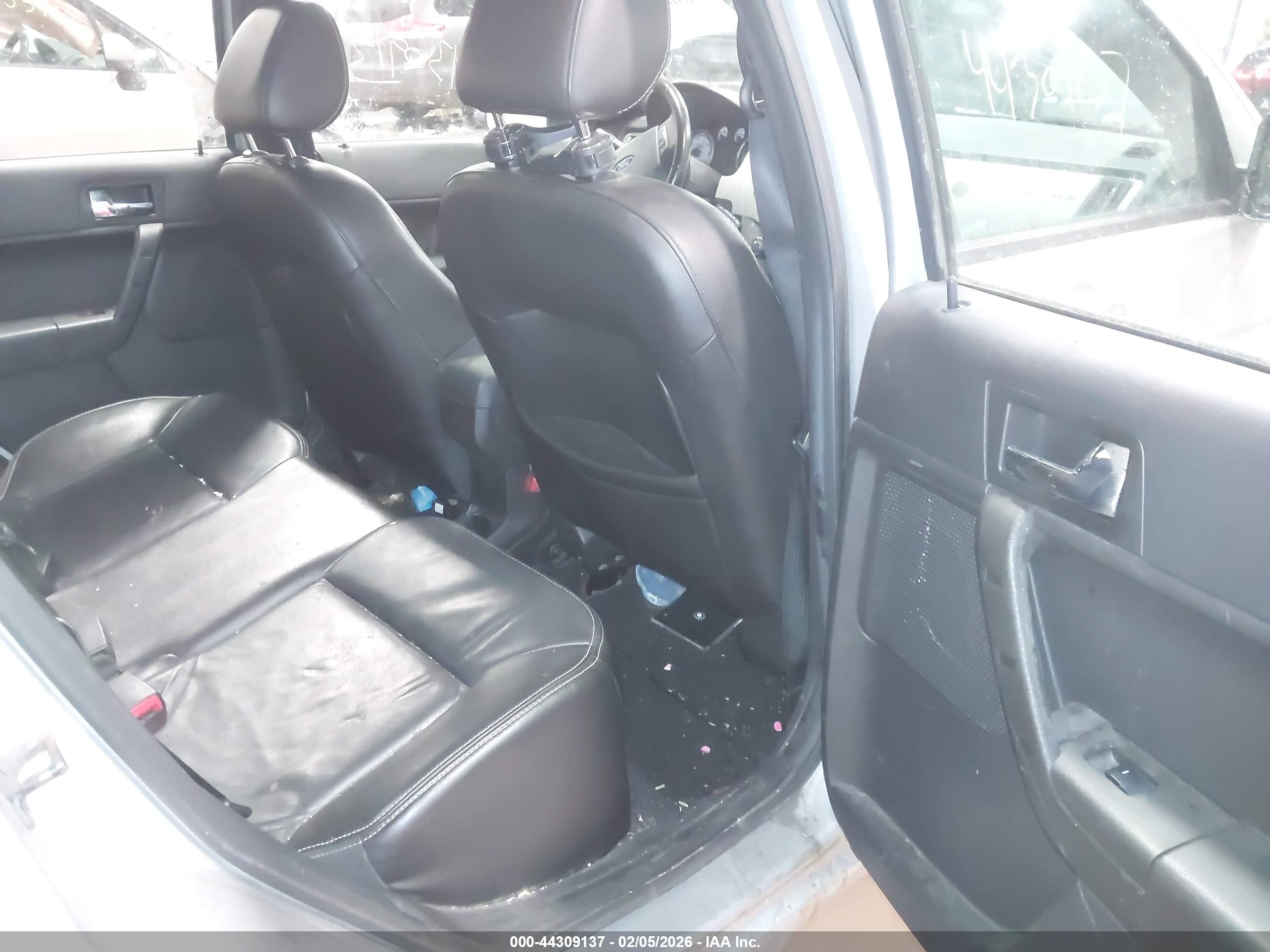FORD FOCUS image 8