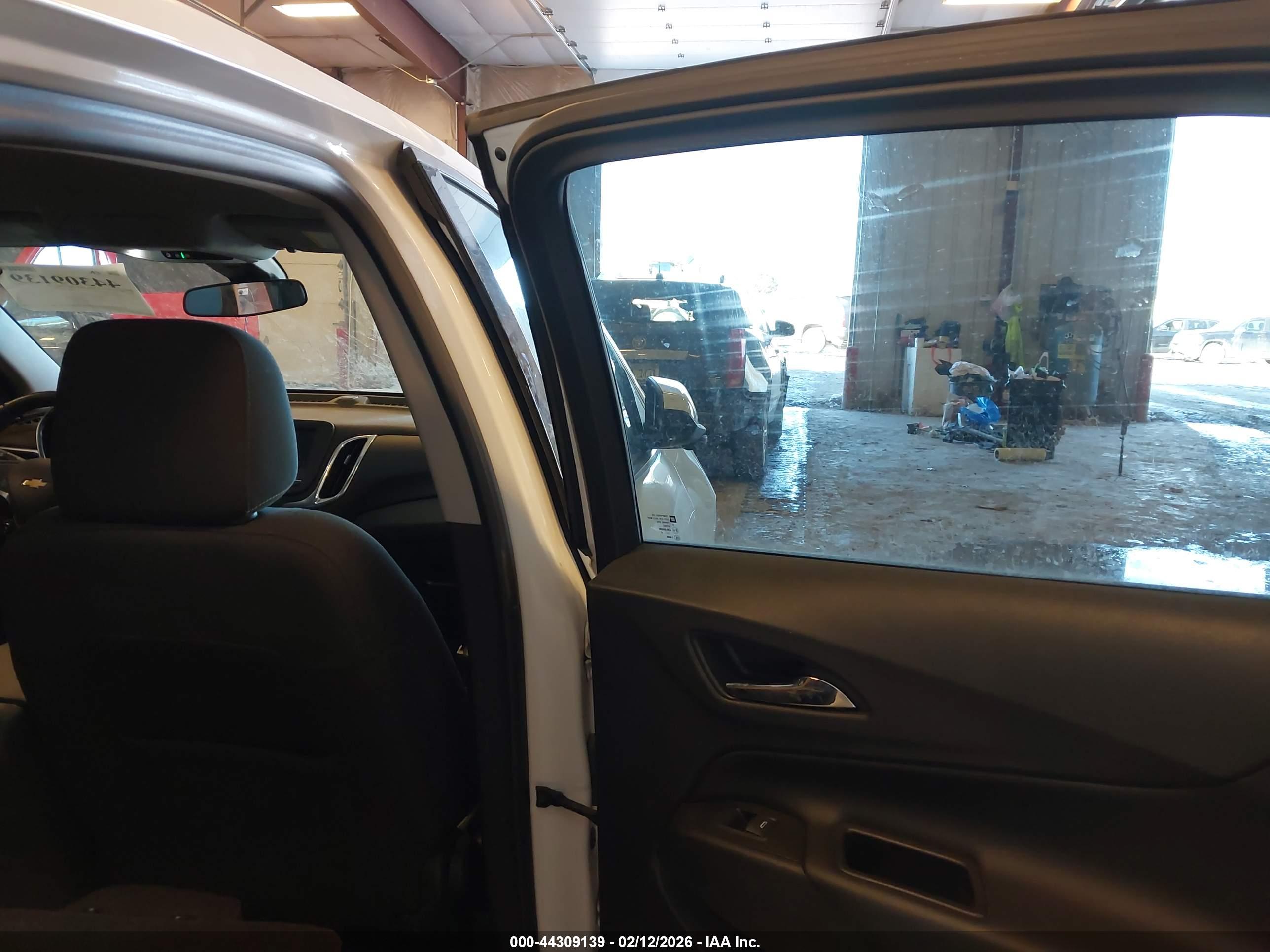 CHEVROLET EQUINOX image 8