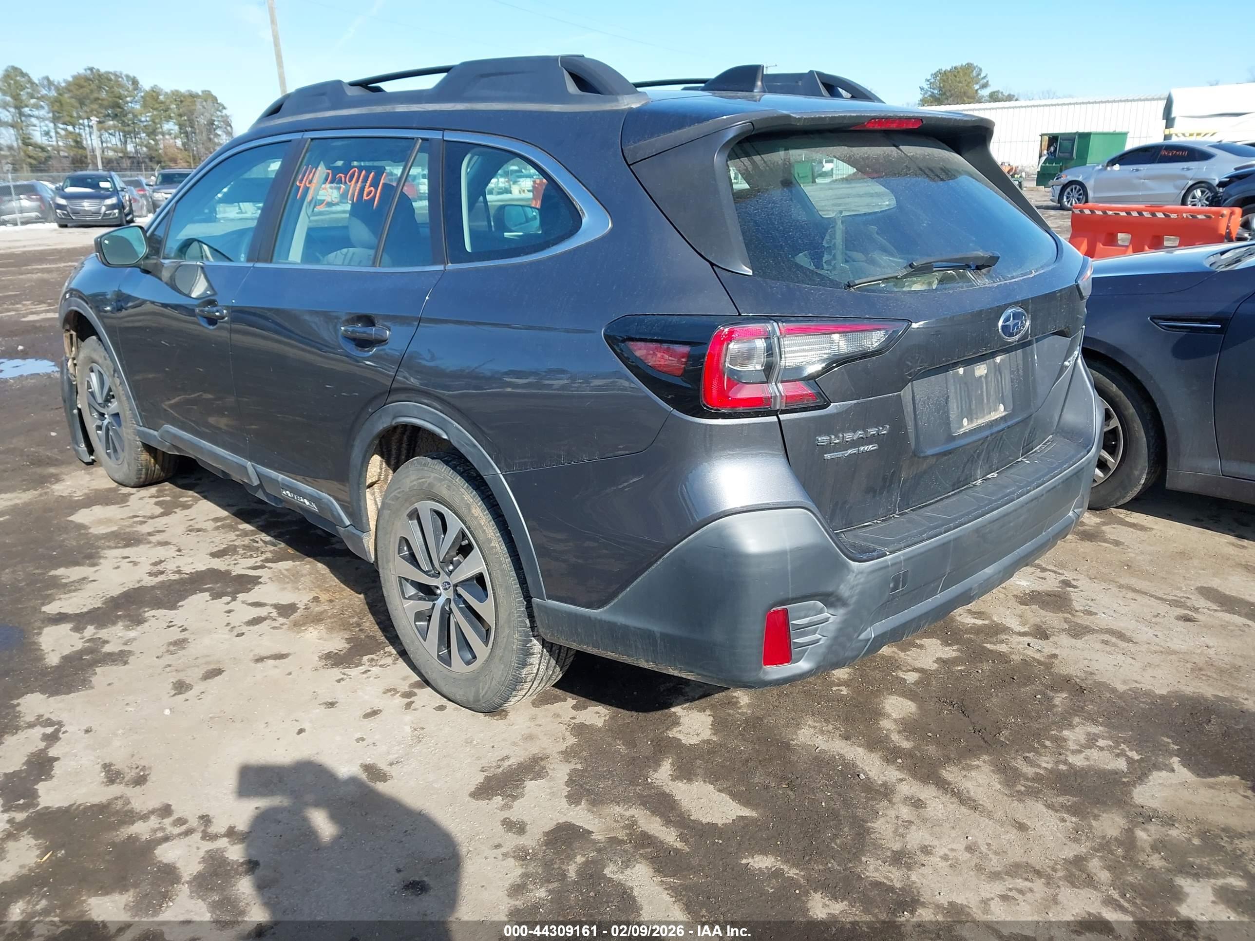 SUBARU OUTBACK image 3