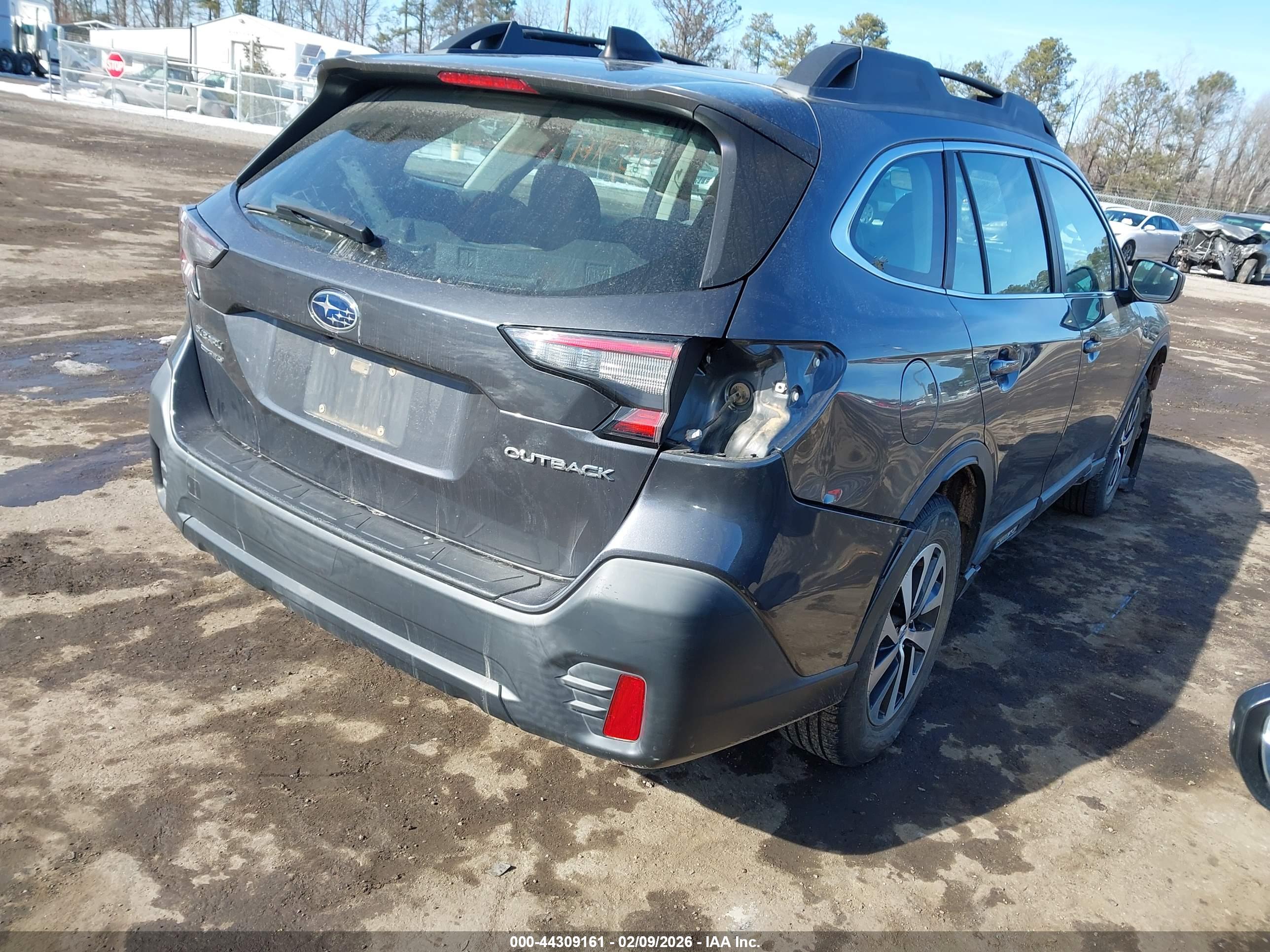 SUBARU OUTBACK image 4