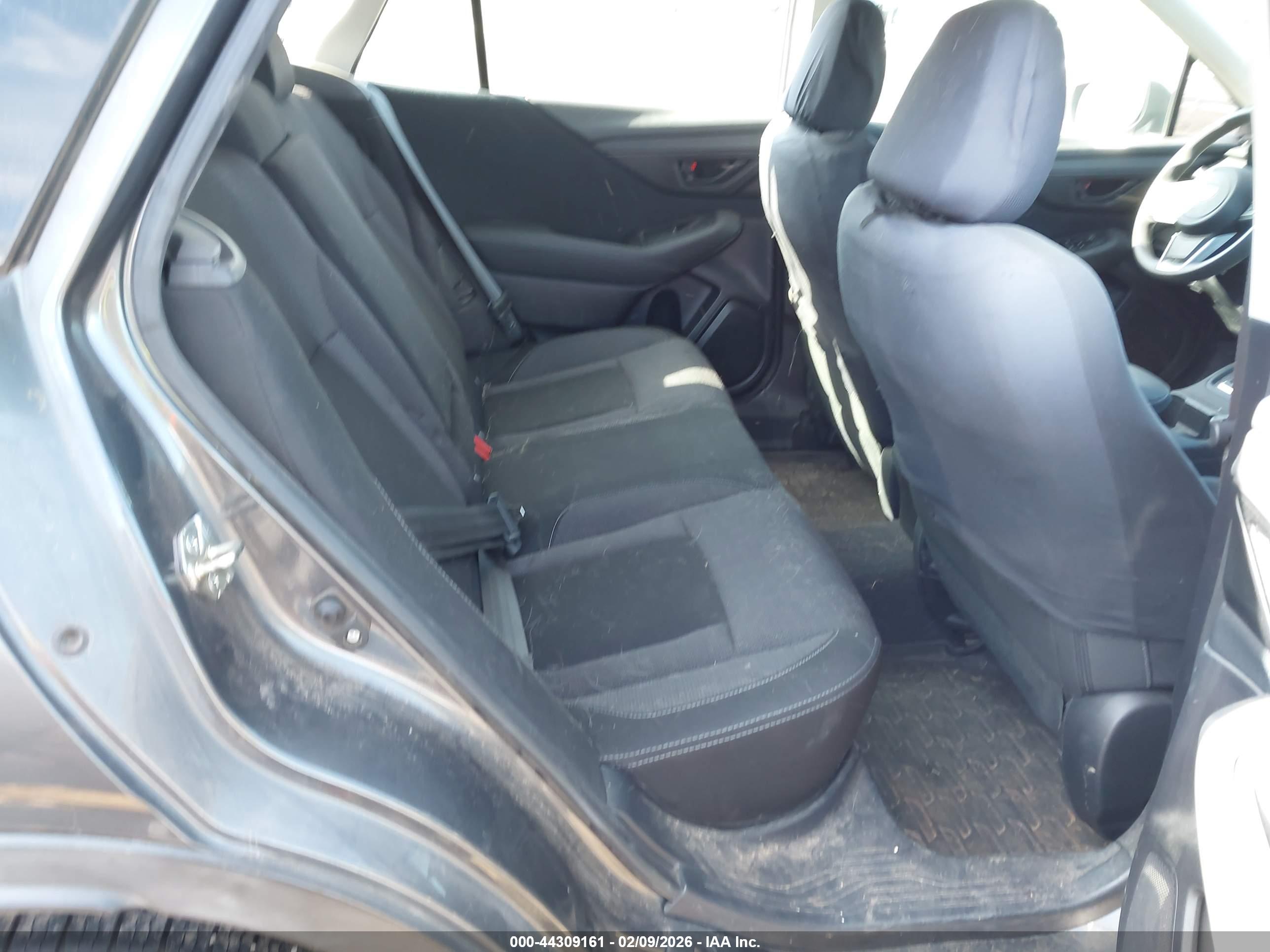 SUBARU OUTBACK image 8