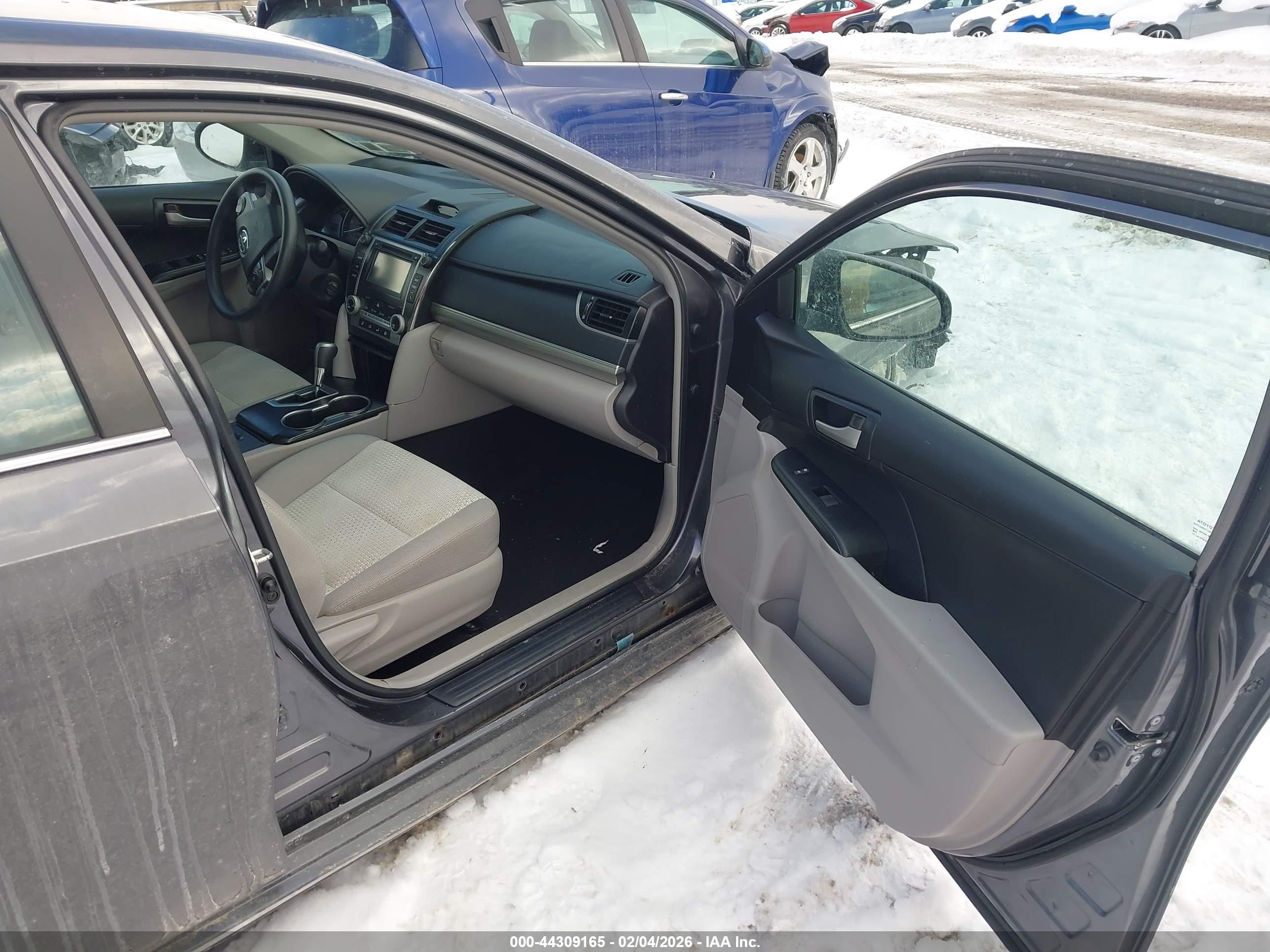 TOYOTA CAMRY image 5