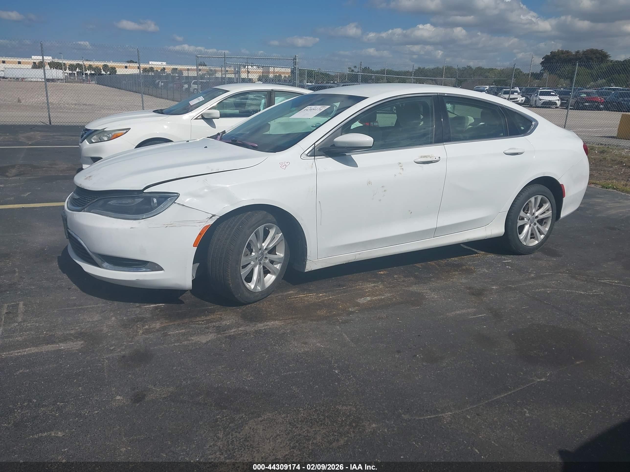 CHRYSLER 200 image 2