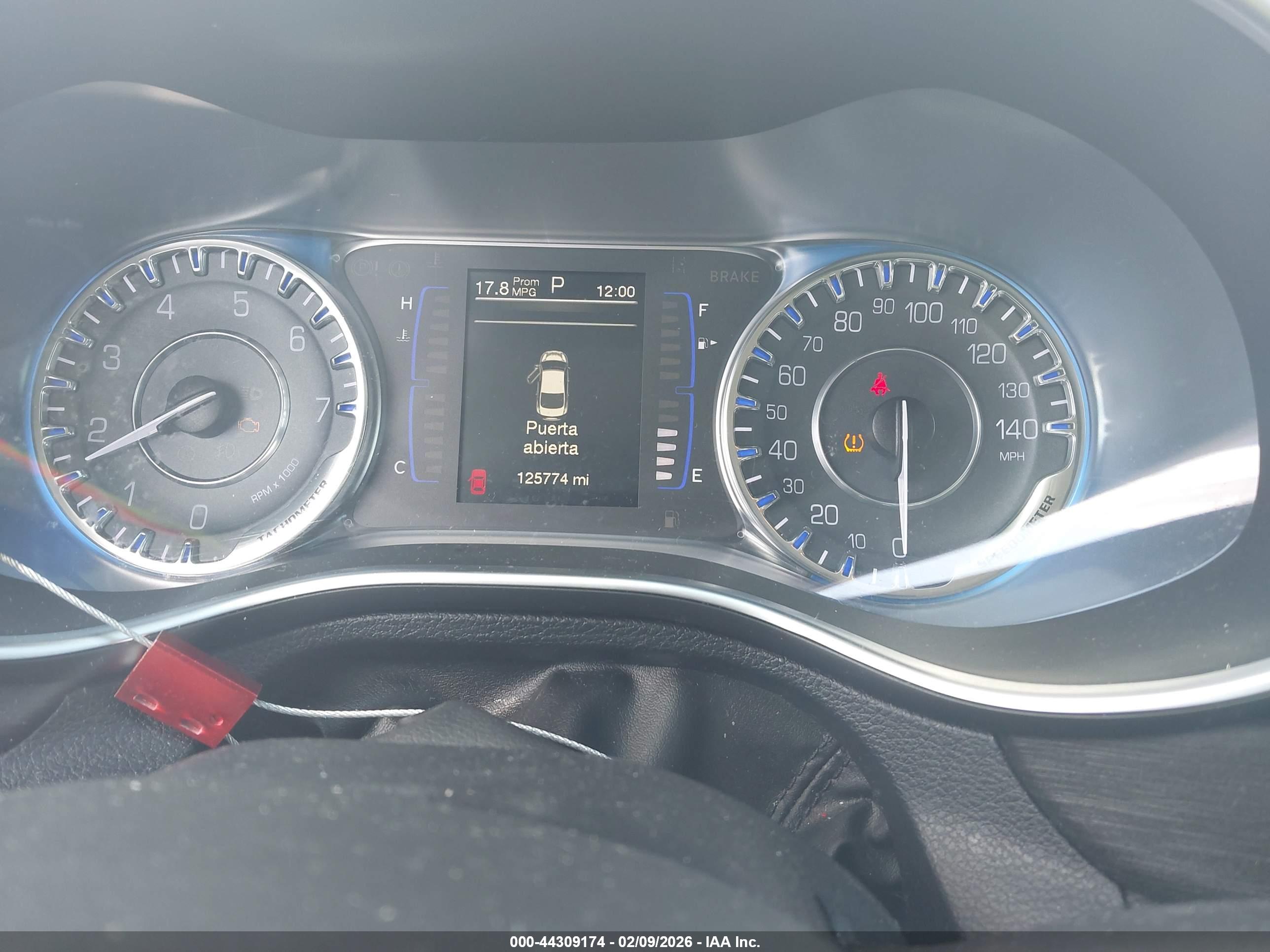 CHRYSLER 200 image 7